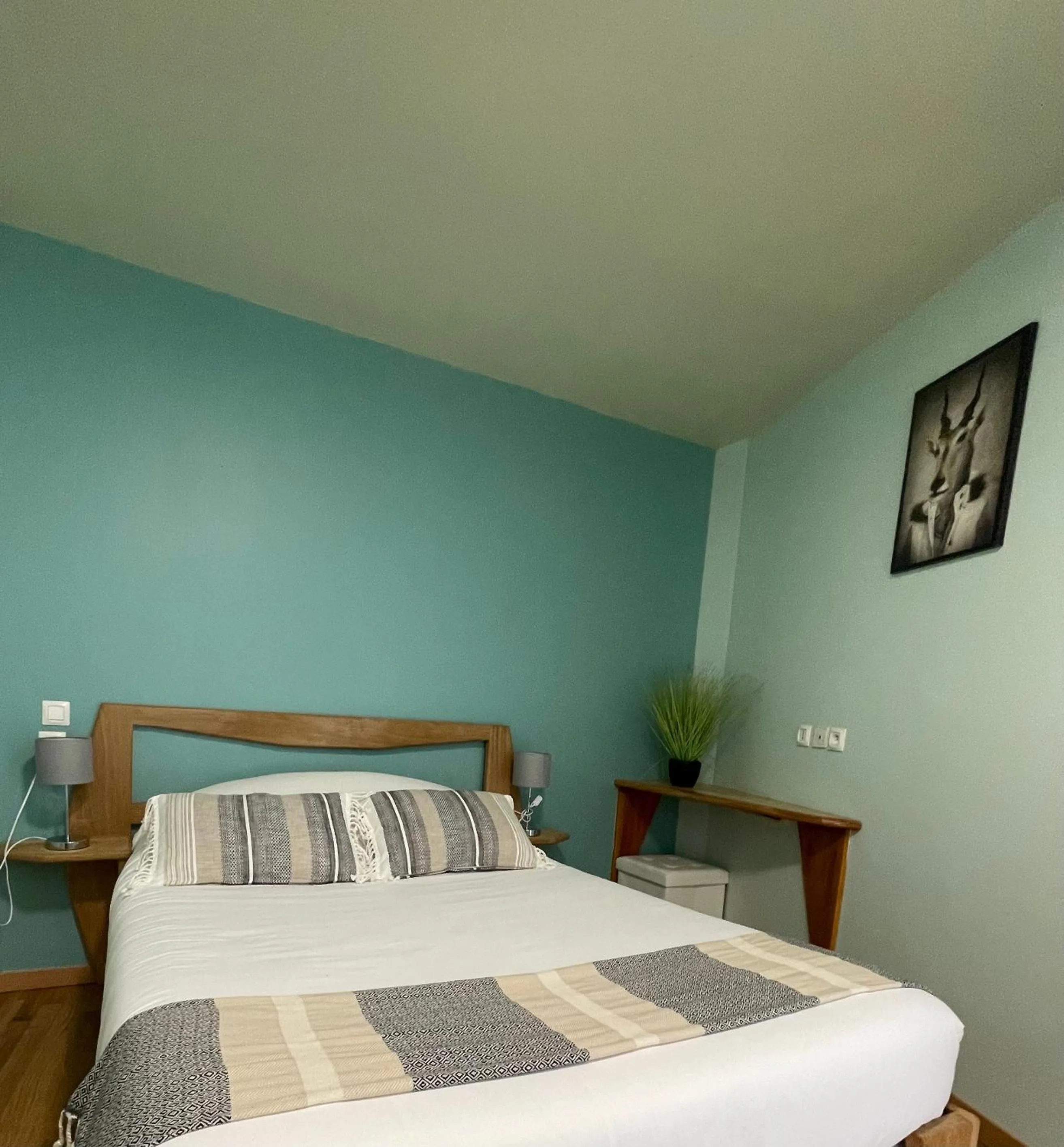 Property building, Bed in Hôtel Le Moulin D'Olt