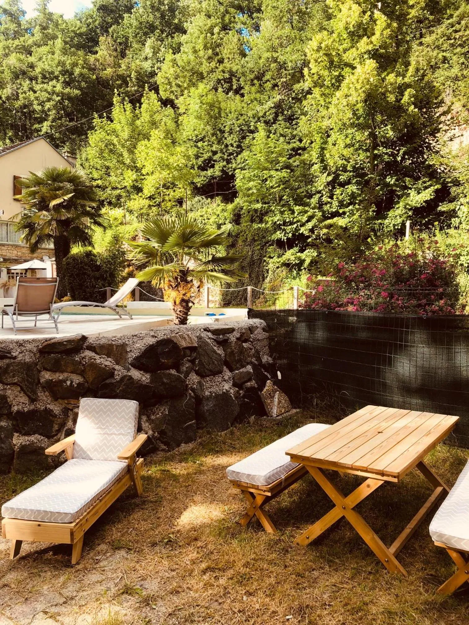 Garden in Hôtel Le Moulin D'Olt