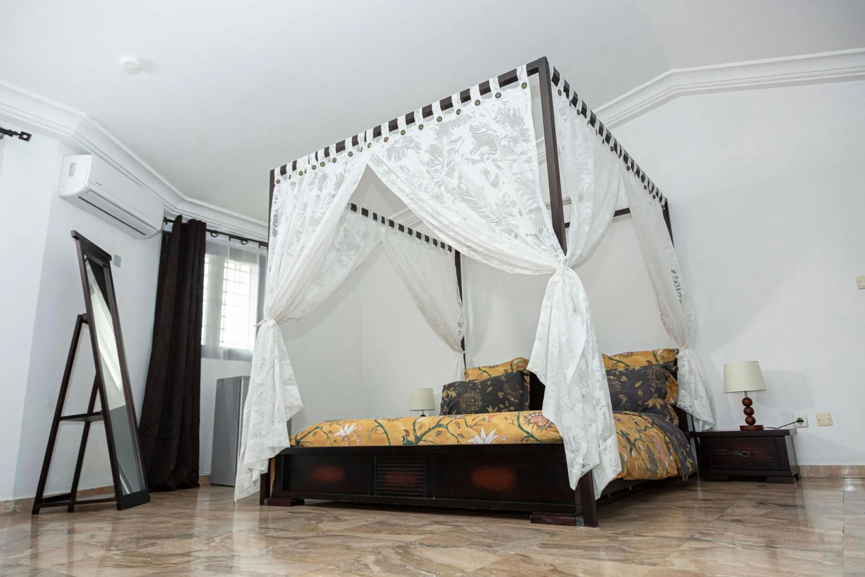 Property building, Bed in Villa Jaddis