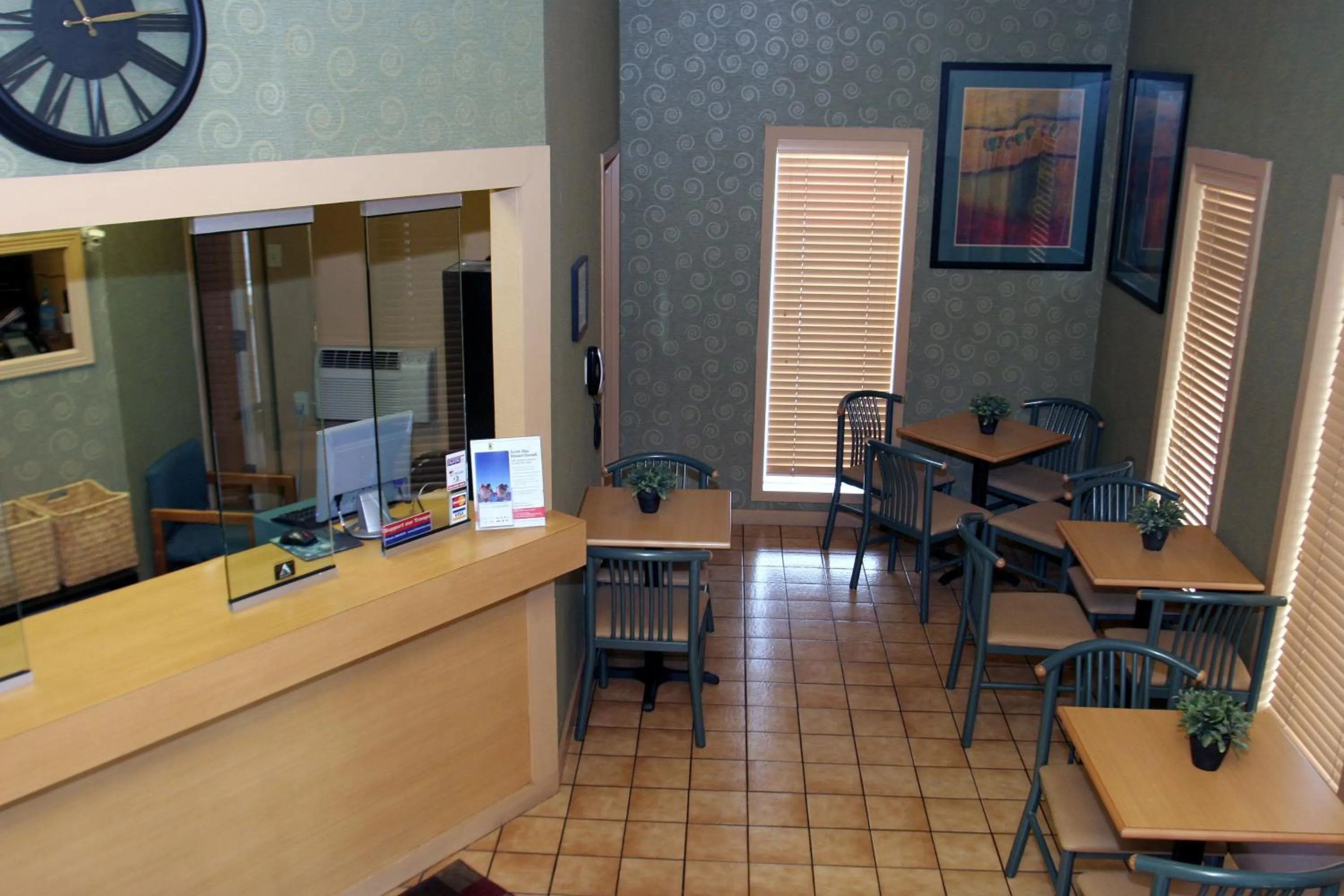 Lobby or reception in Super 8 by Wyndham Mount Vernon, IL