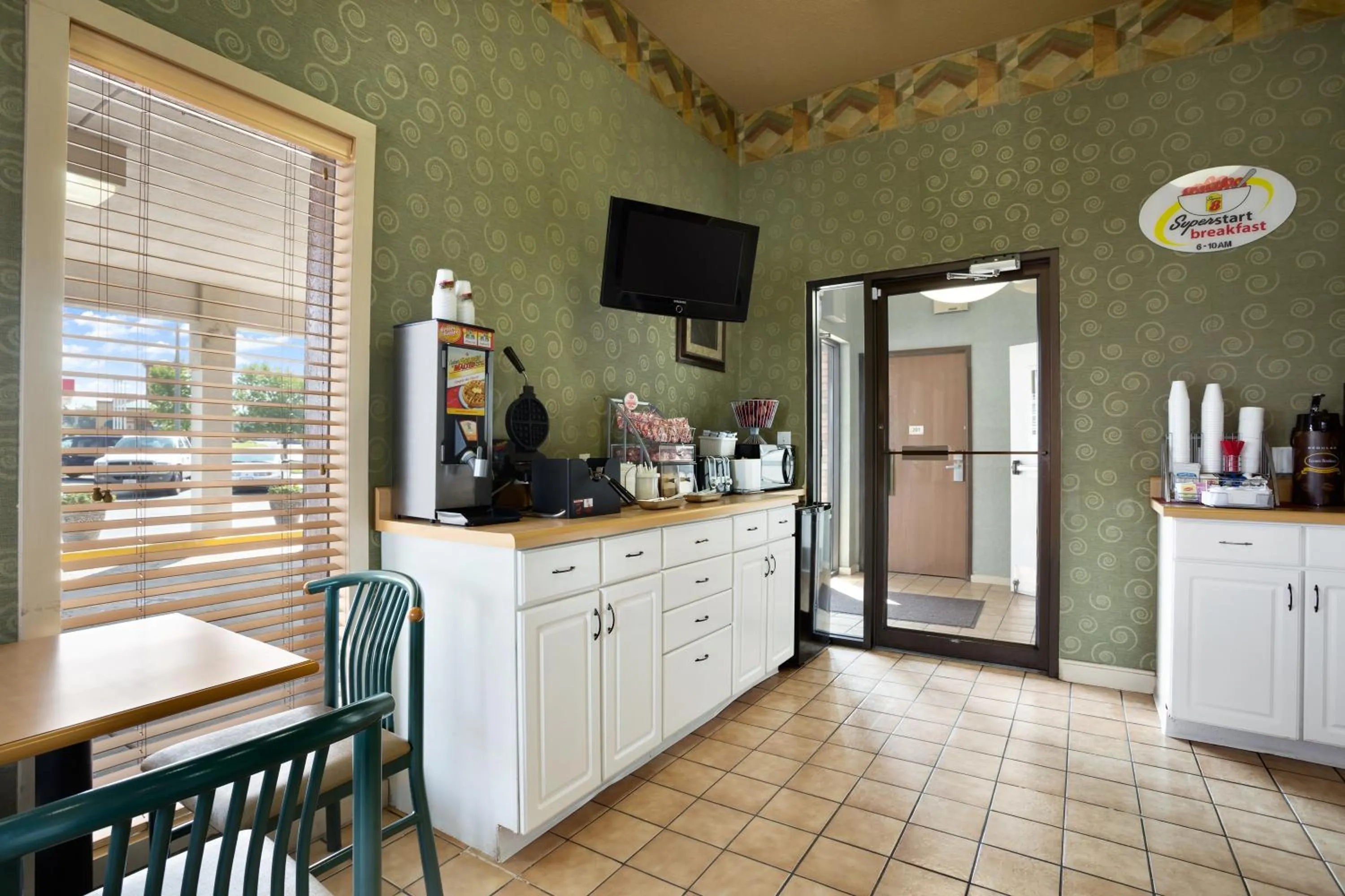 Breakfast in Super 8 by Wyndham Mount Vernon, IL