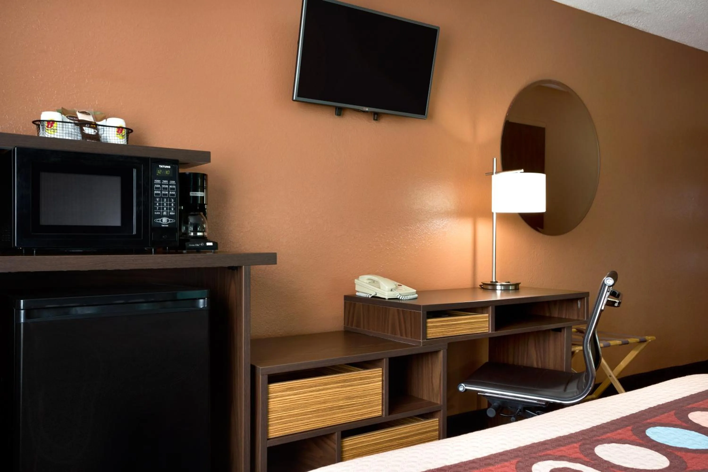 Bedroom in Super 8 by Wyndham Mount Vernon, IL