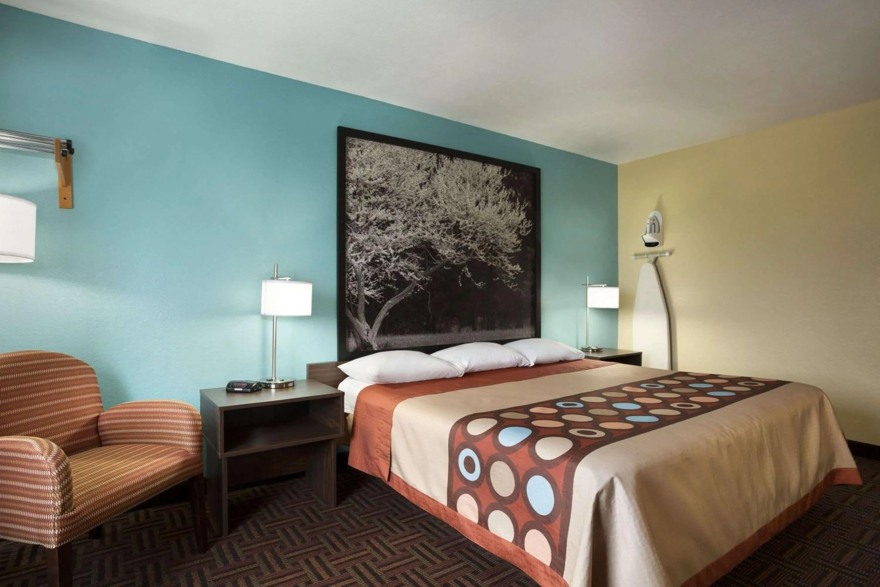 Photo of the whole room, Bed in Super 8 by Wyndham Mount Vernon, IL