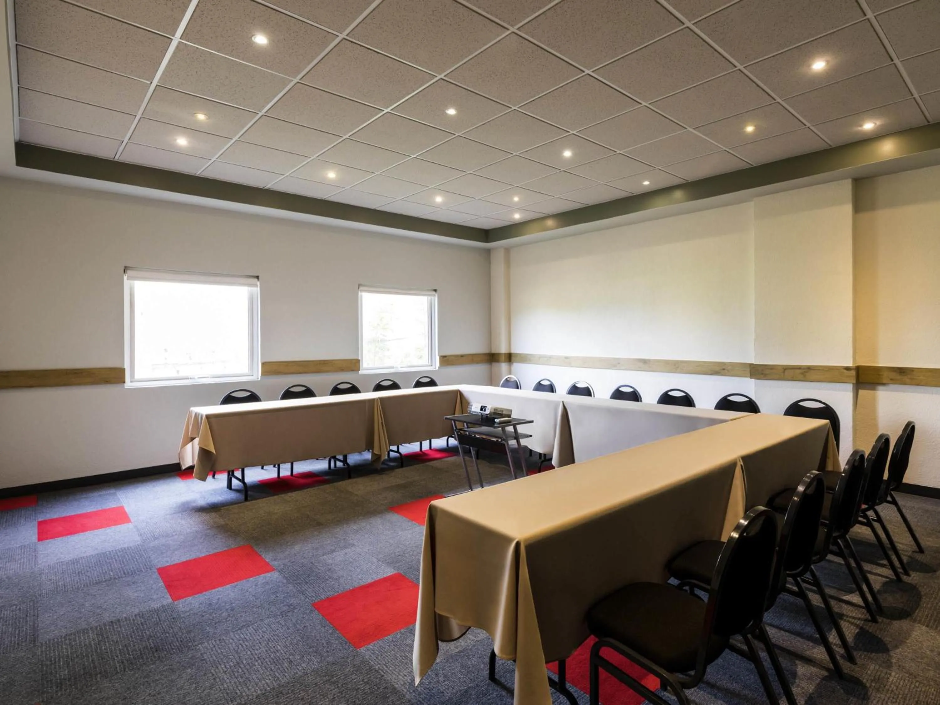 Meeting/conference room in Ibis Guadalajara Expo