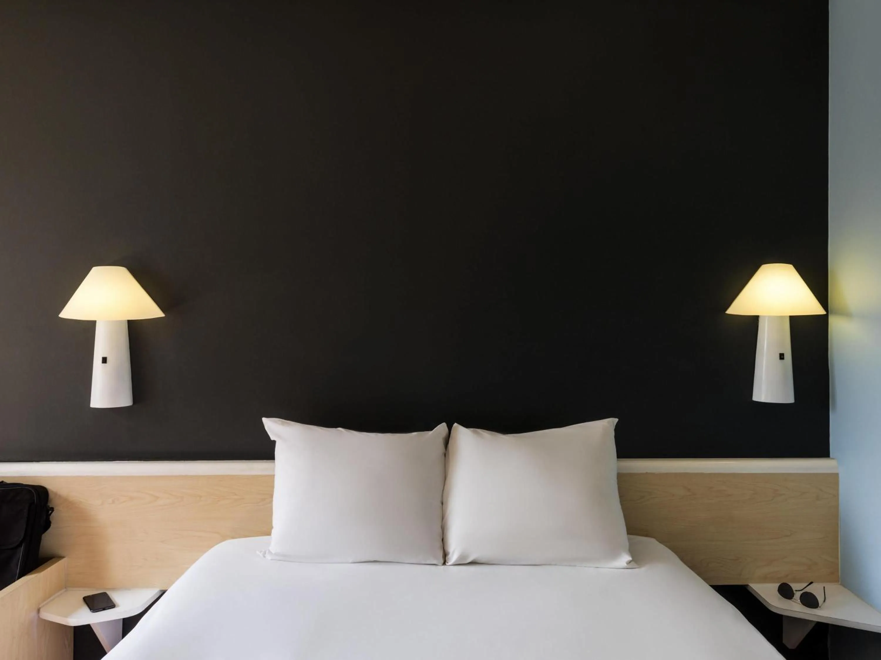 Bedroom, Bed in Ibis Guadalajara Expo