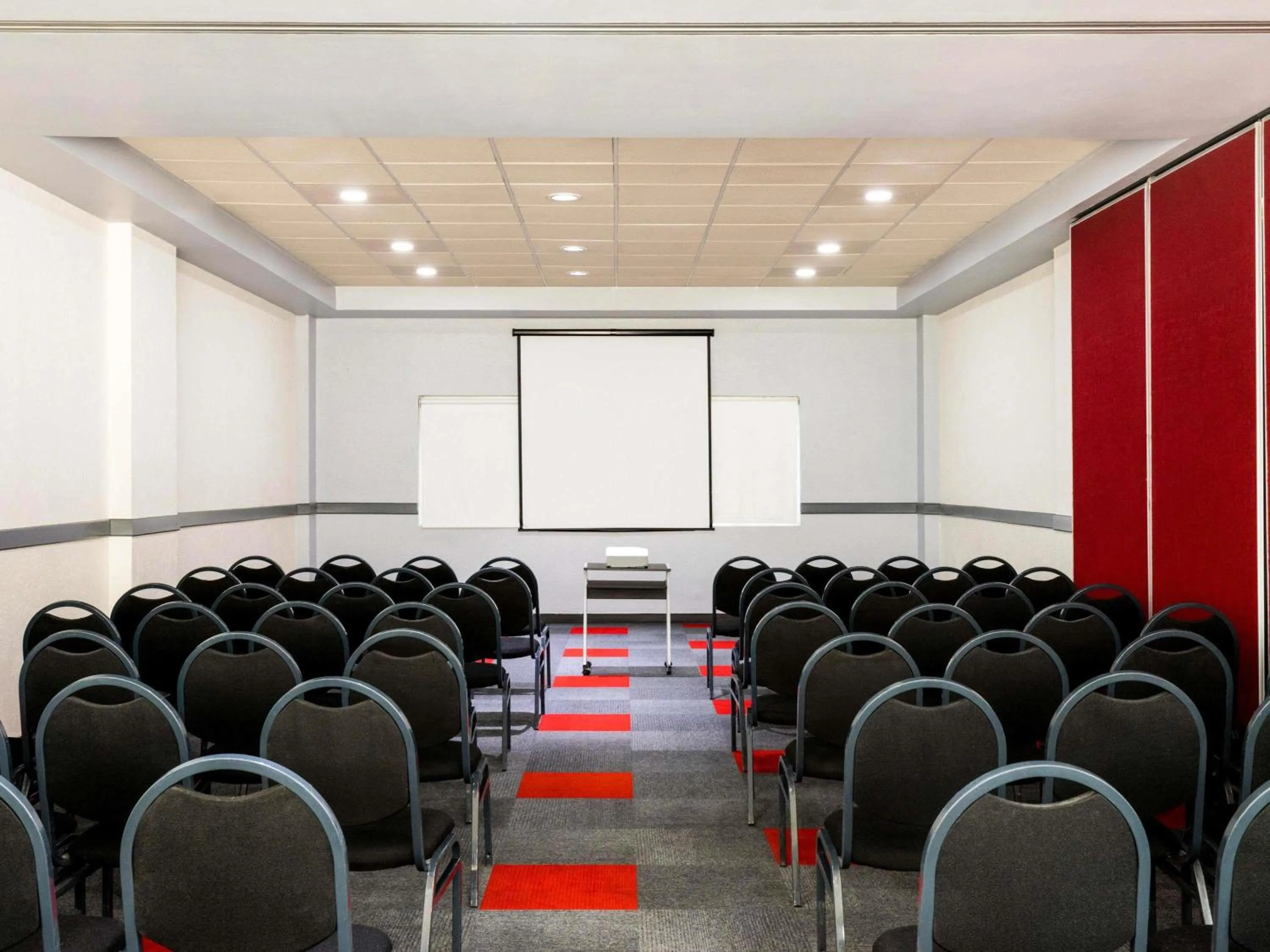 Meeting/conference room in Ibis Guadalajara Expo