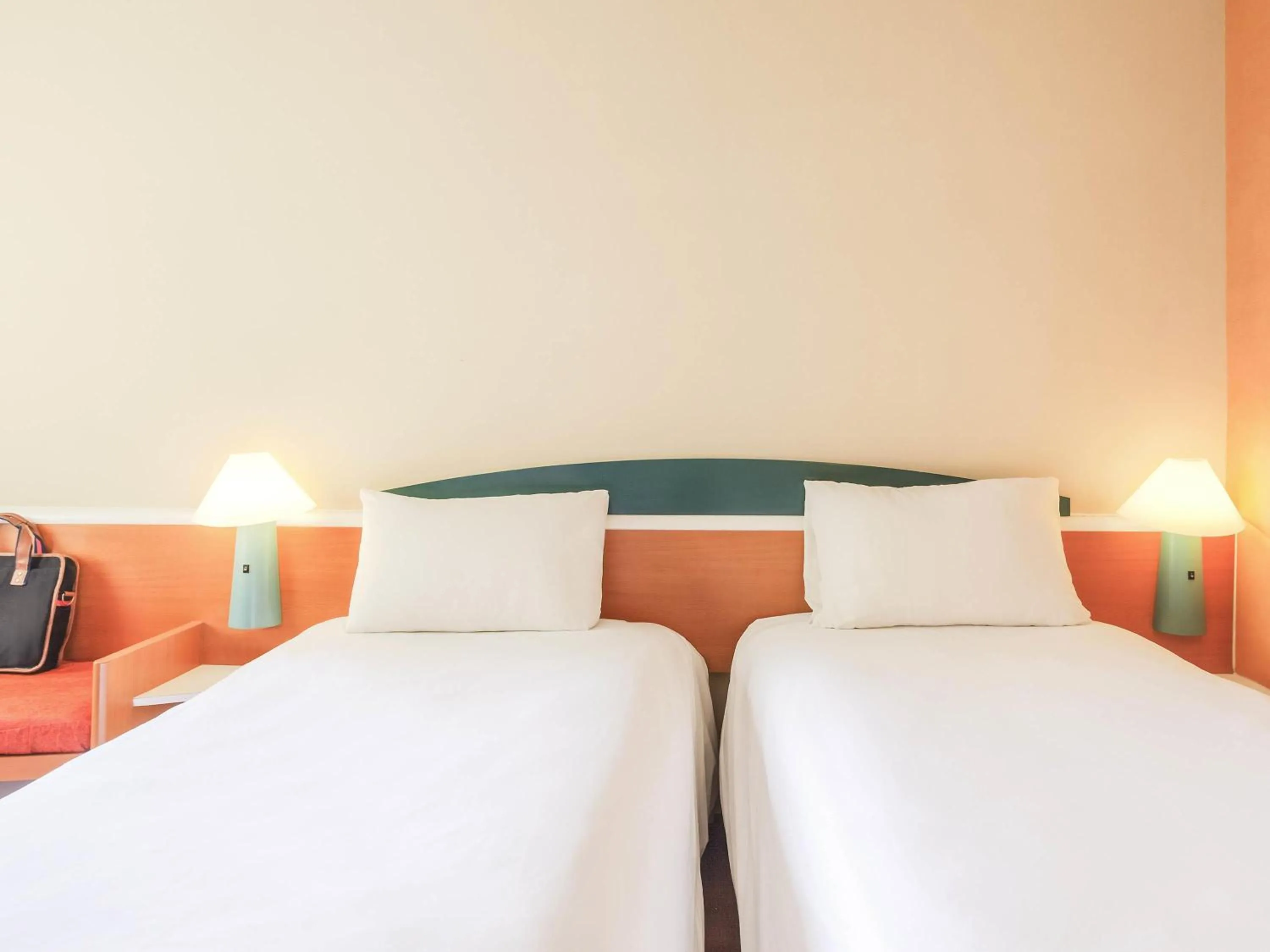 Bedroom, Bed in Ibis Guadalajara Expo