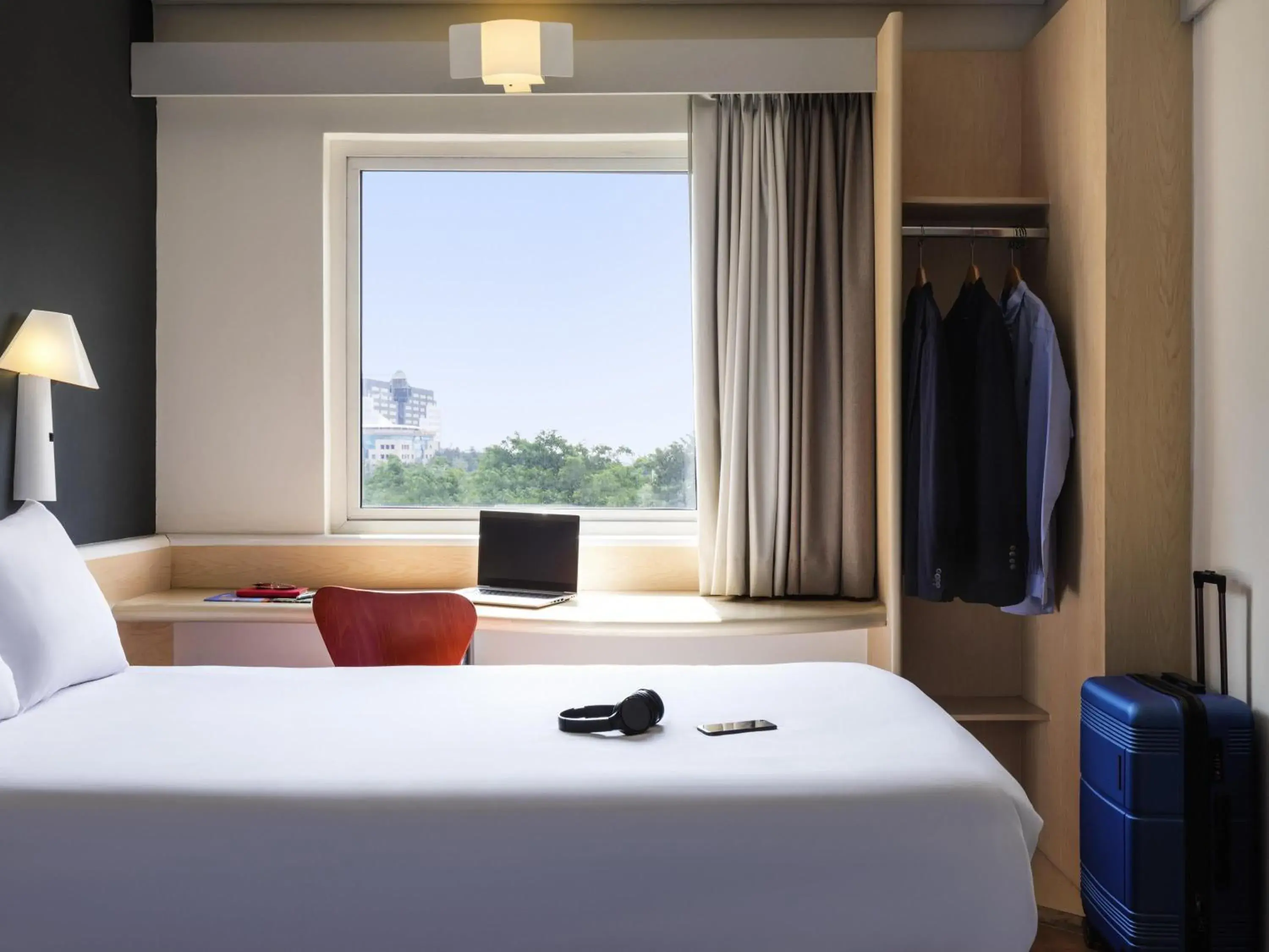 Standard Queen Room in Ibis Guadalajara Expo Standard Queen Room in Ibis Guadalajara Expo