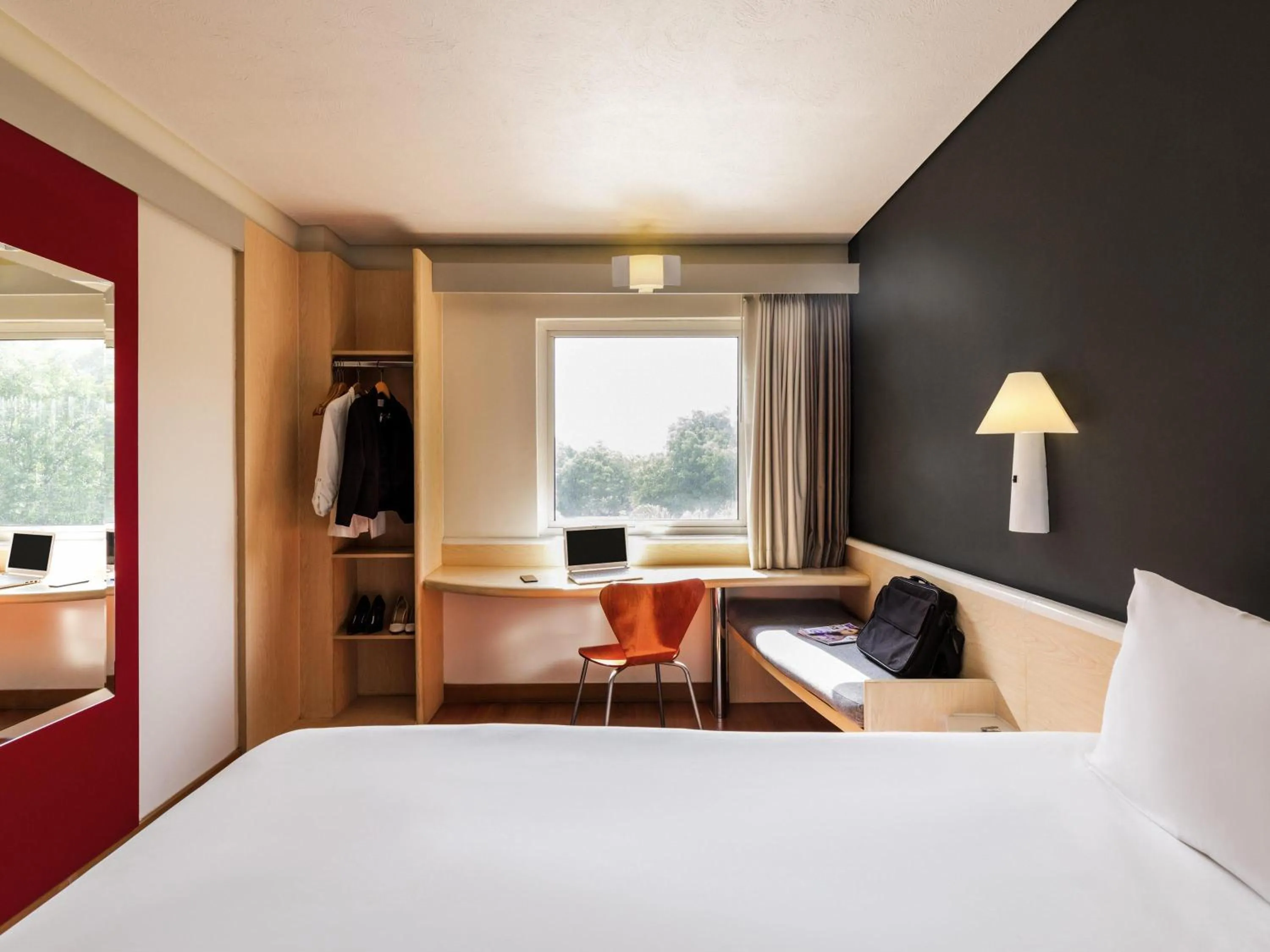 Bedroom, Bed in Ibis Guadalajara Expo