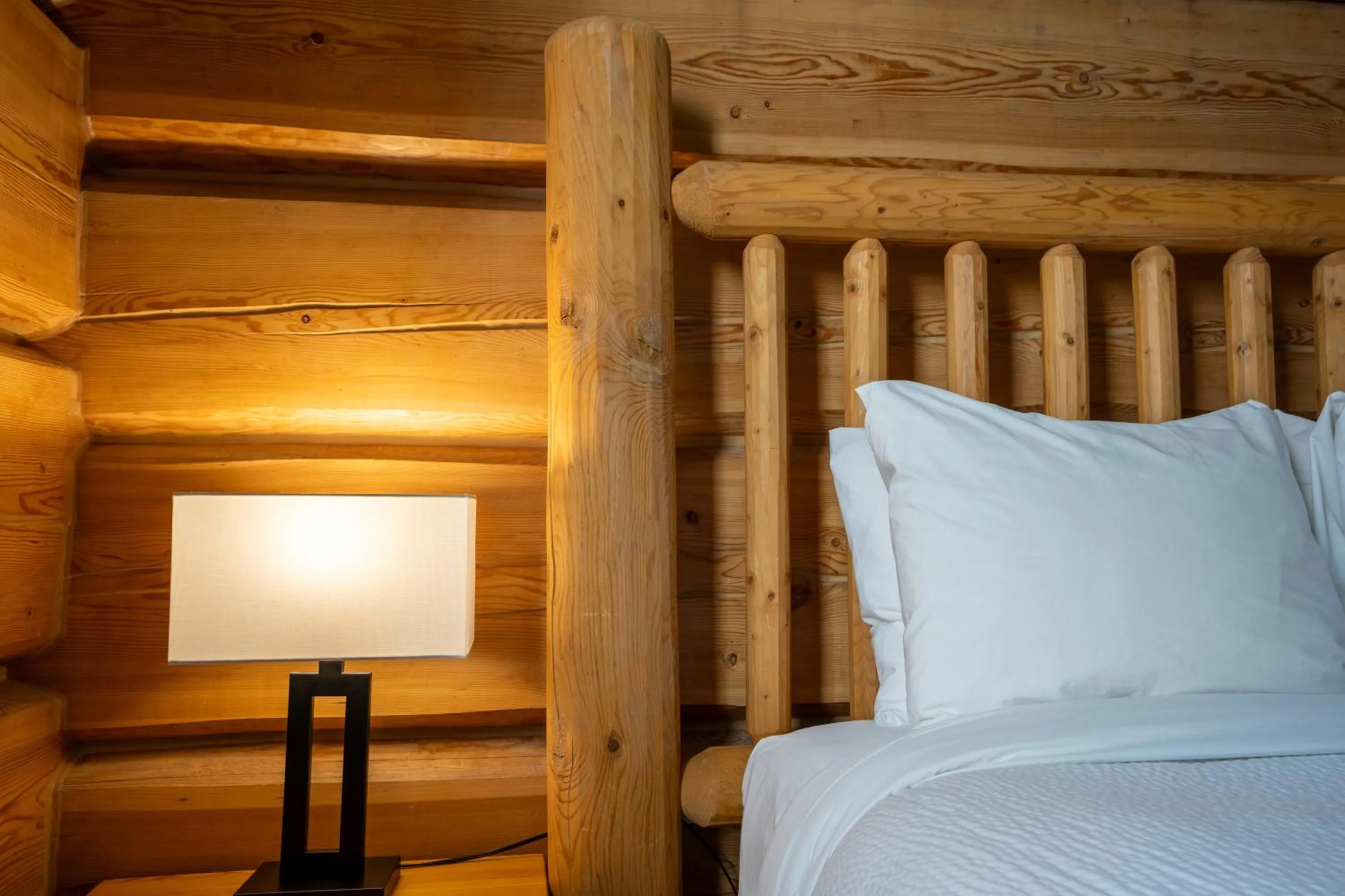 Bed in Basecamp Lodge Golden