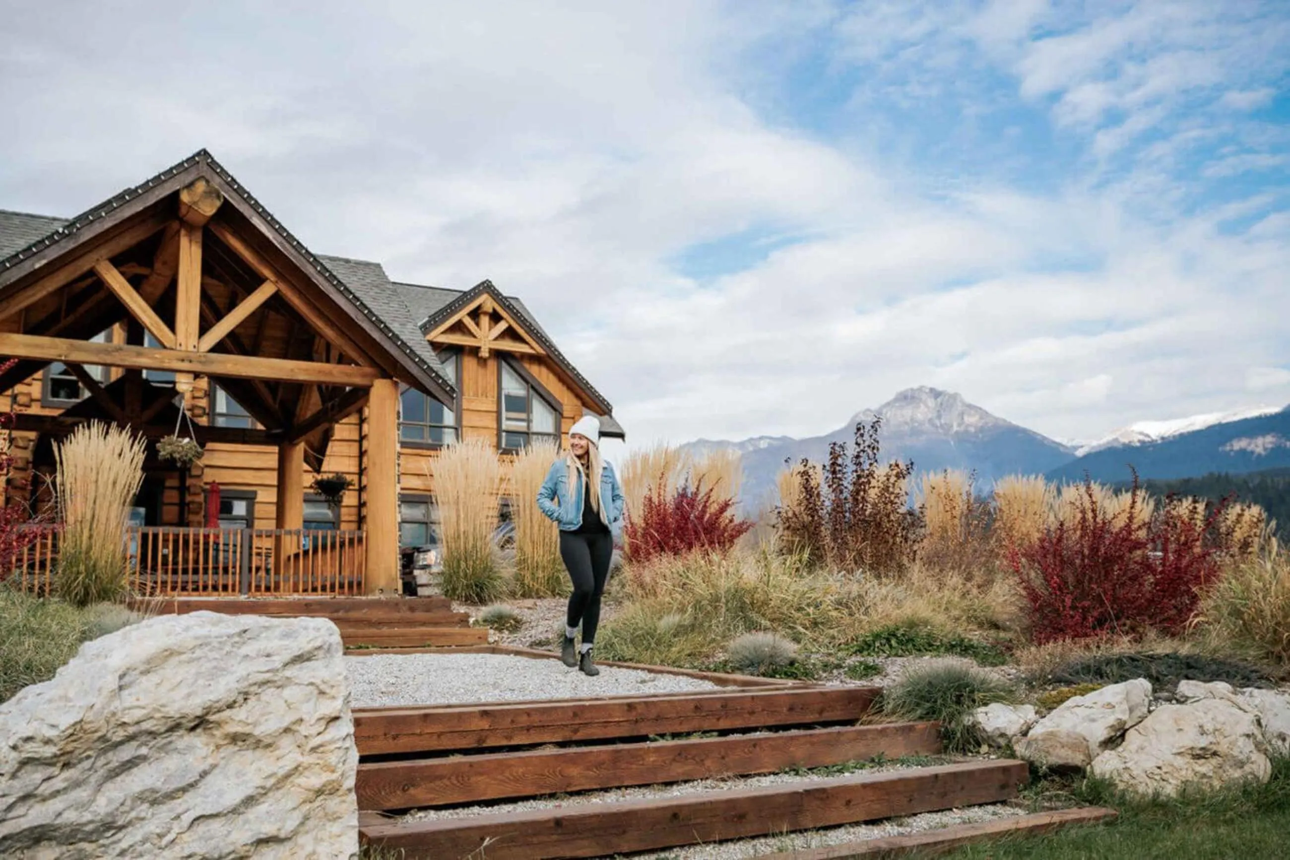 Property building in Basecamp Lodge Golden