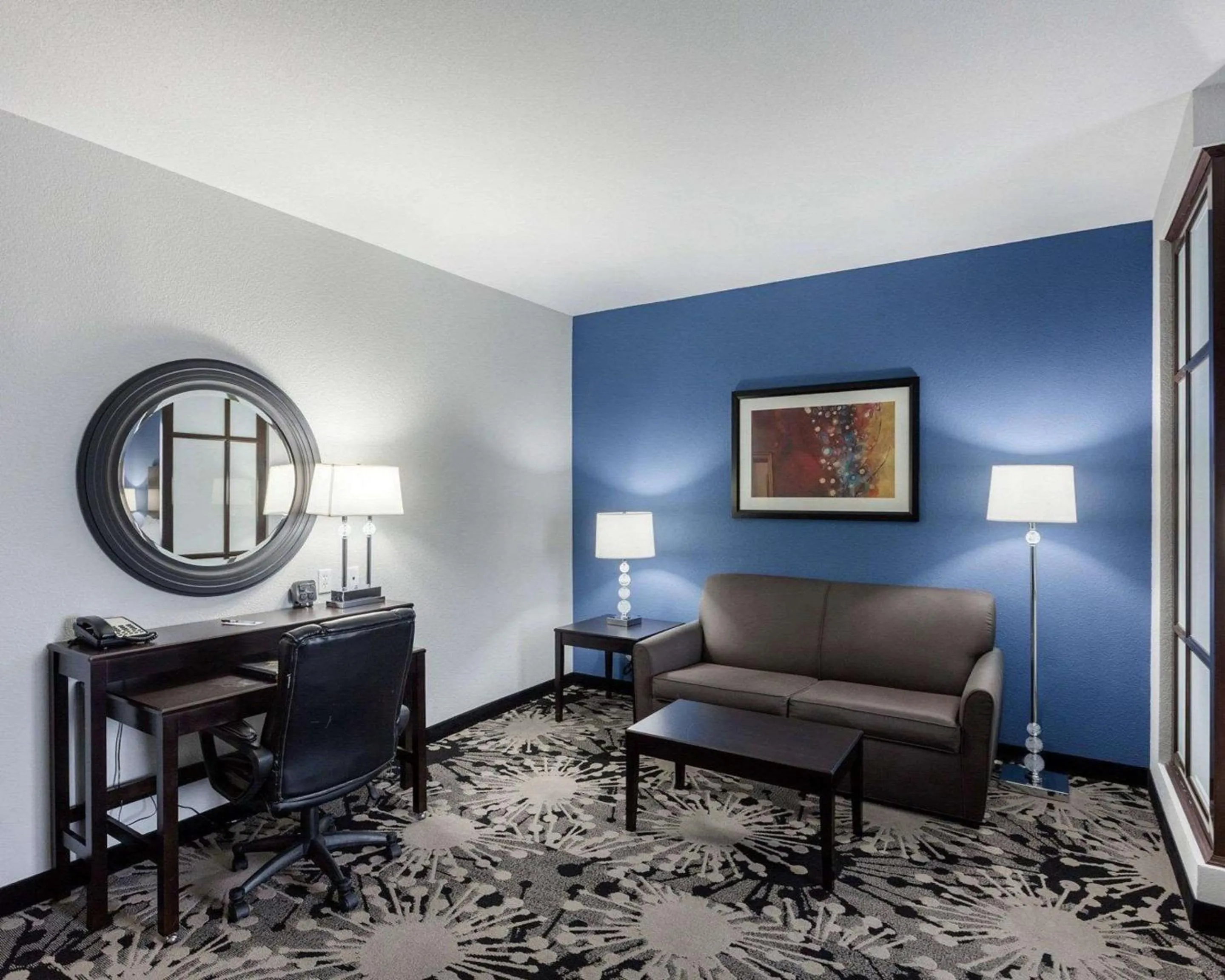 Photo of the whole room in Comfort Suites Greenville