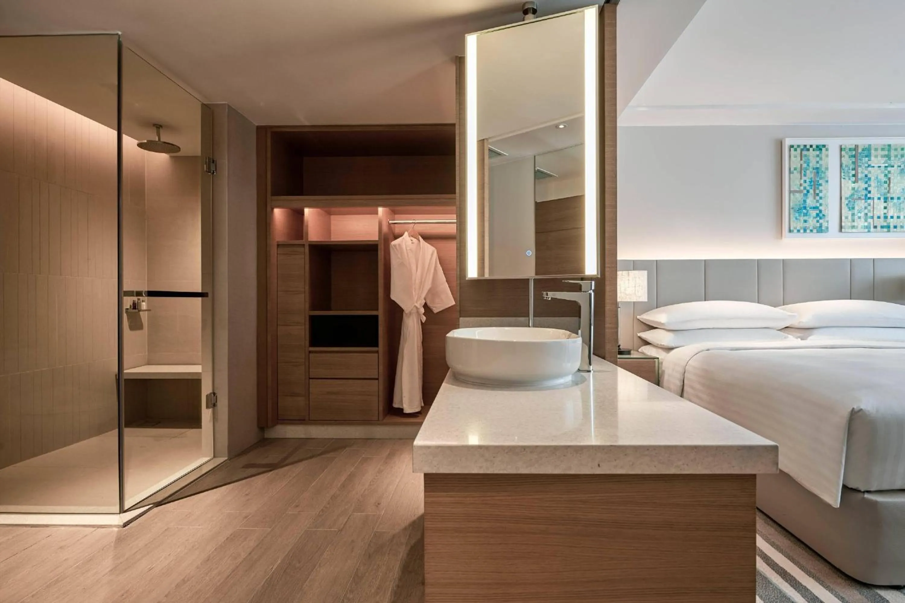 Bathroom, Bed in Kota Kinabalu Marriott Hotel