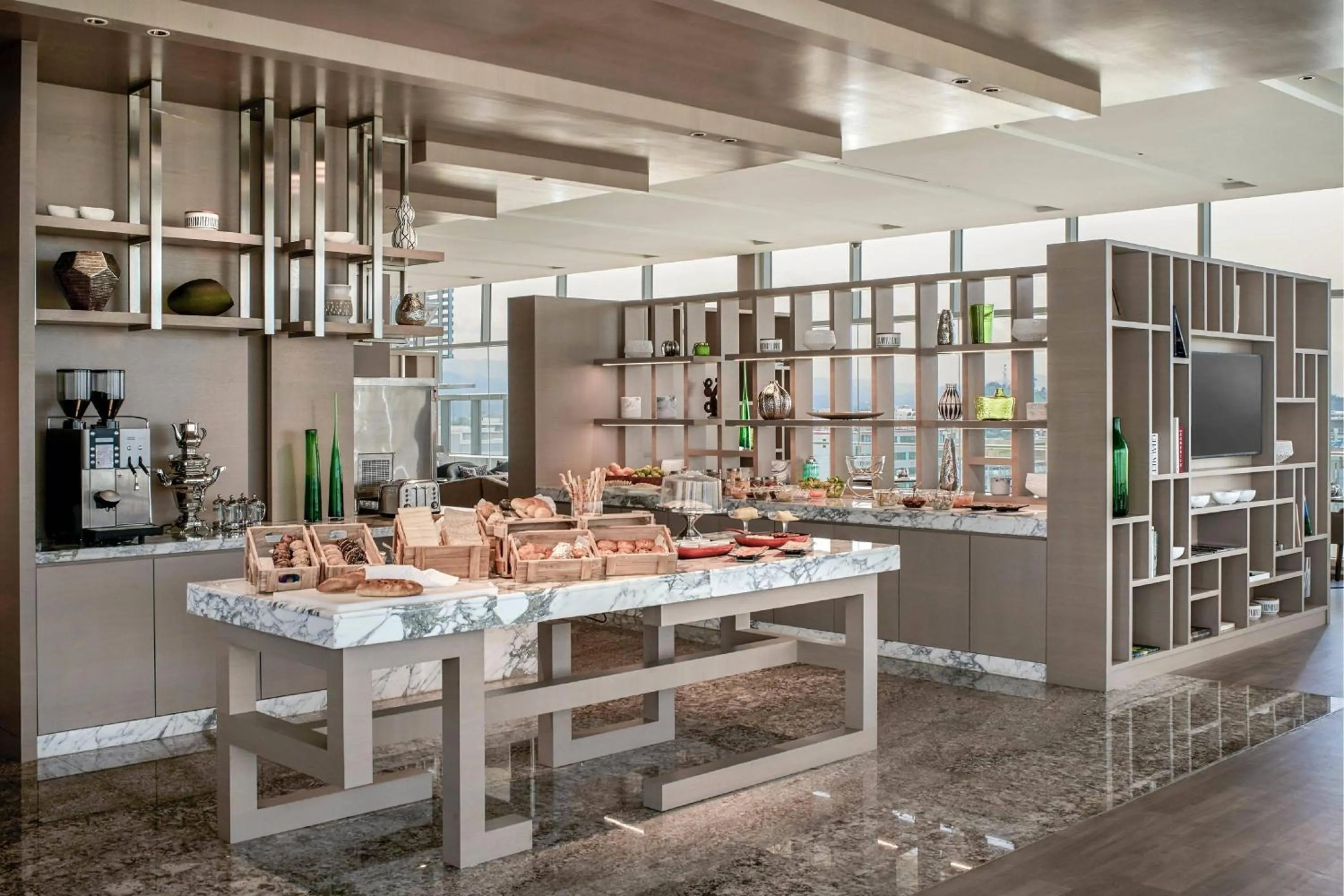 Lounge or bar in Kota Kinabalu Marriott Hotel