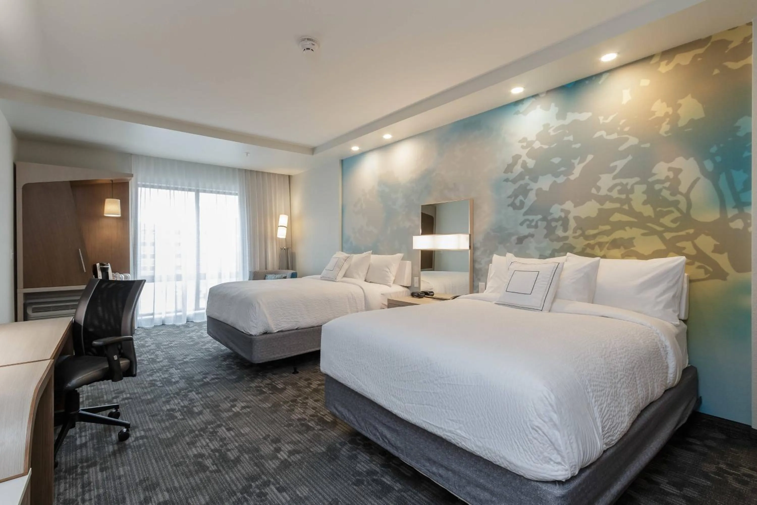 Photo of the whole room, Bed in Courtyard by Marriott South Bend Downtown