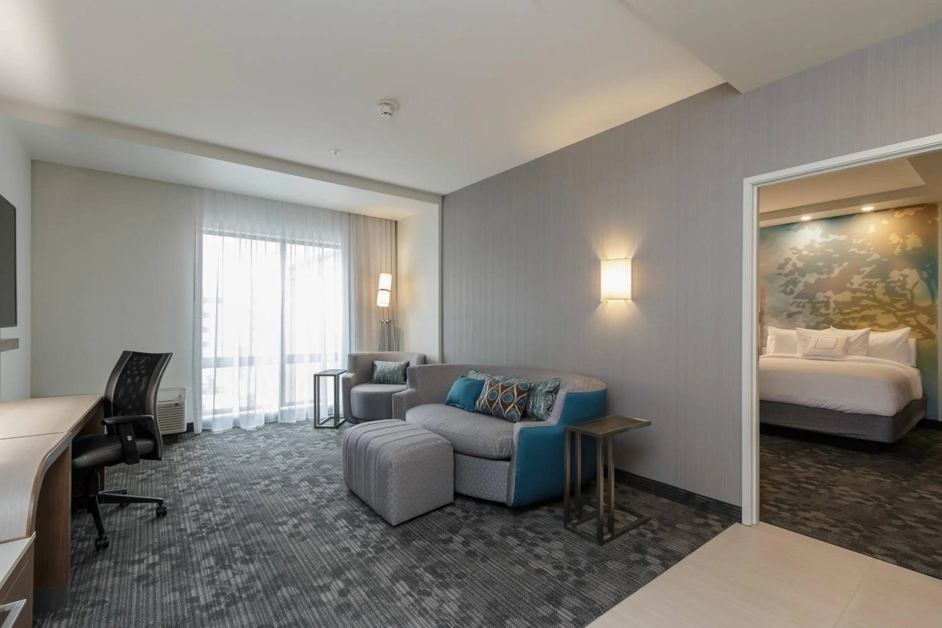 Living room, Bed in Courtyard by Marriott South Bend Downtown