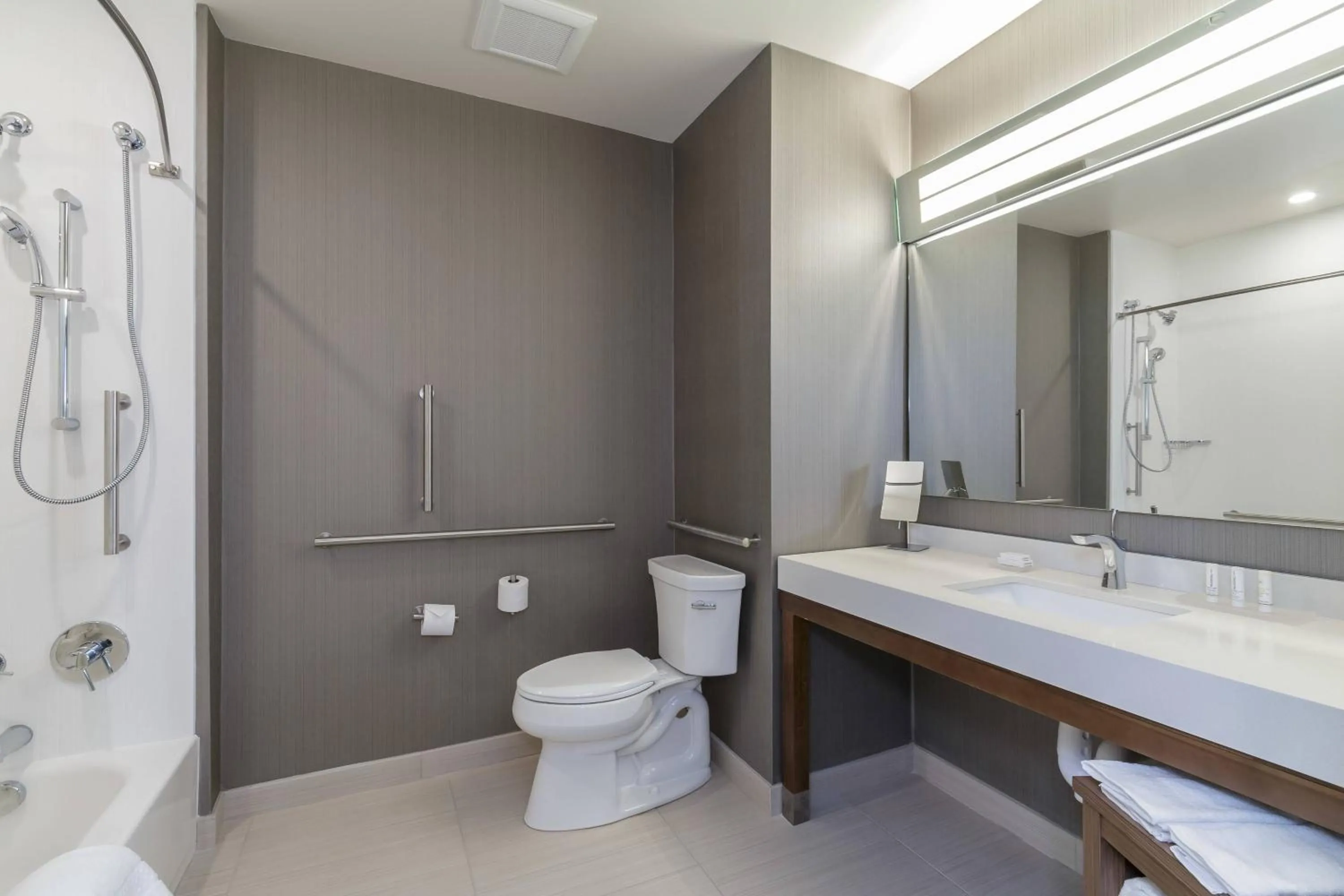 Bathroom in Courtyard by Marriott South Bend Downtown