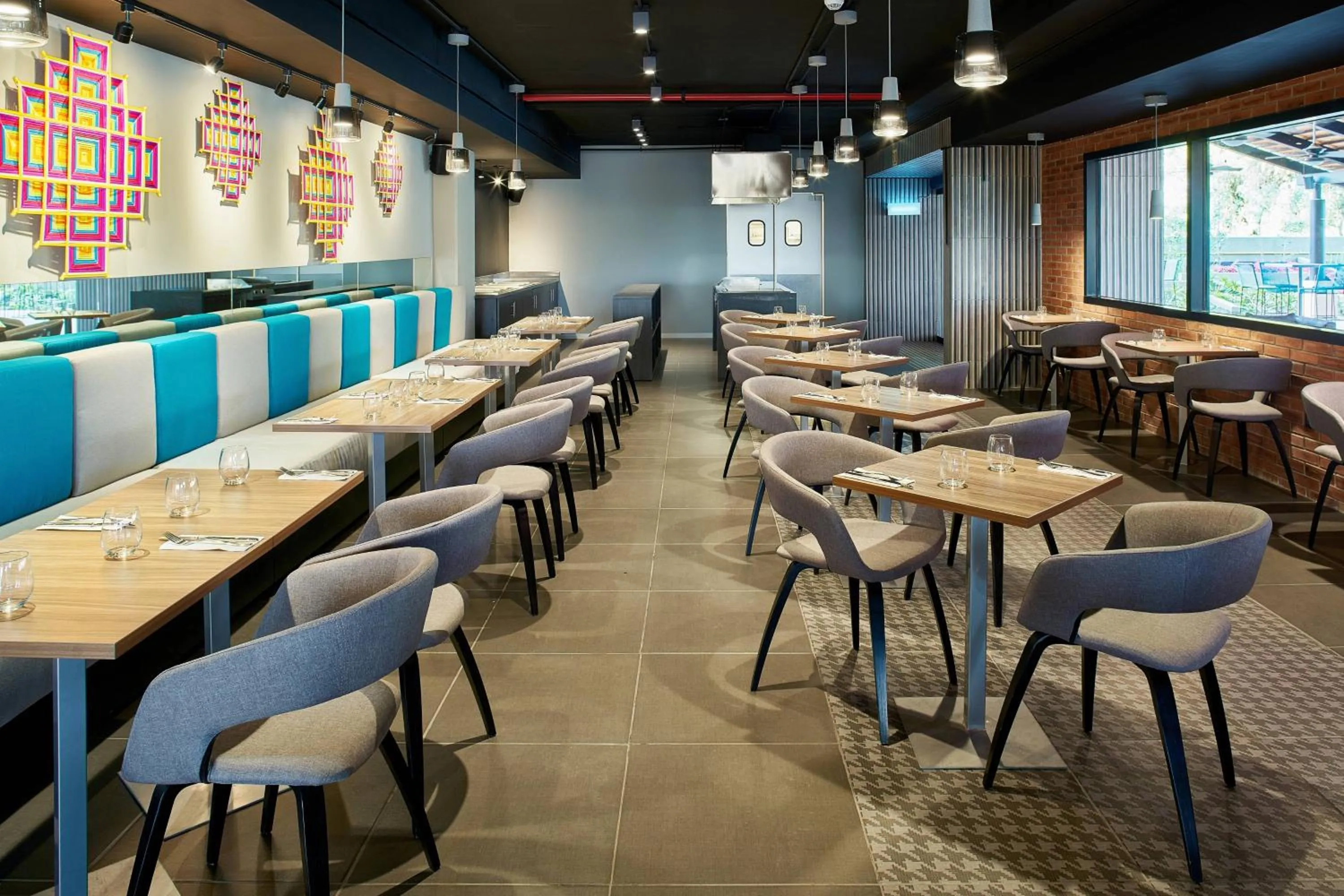 Restaurant/places to eat in Aloft Celaya