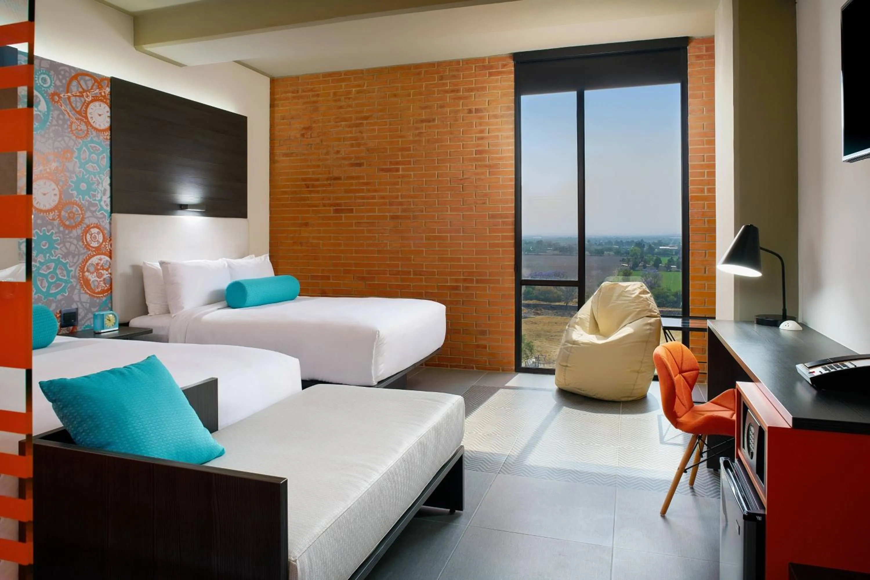 Photo of the whole room in Aloft Celaya