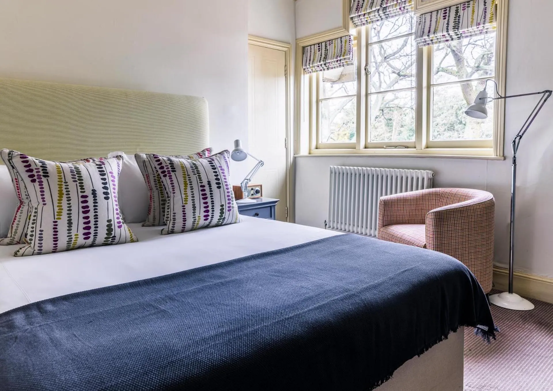 Photo of the whole room, Bed in Crown and Castle