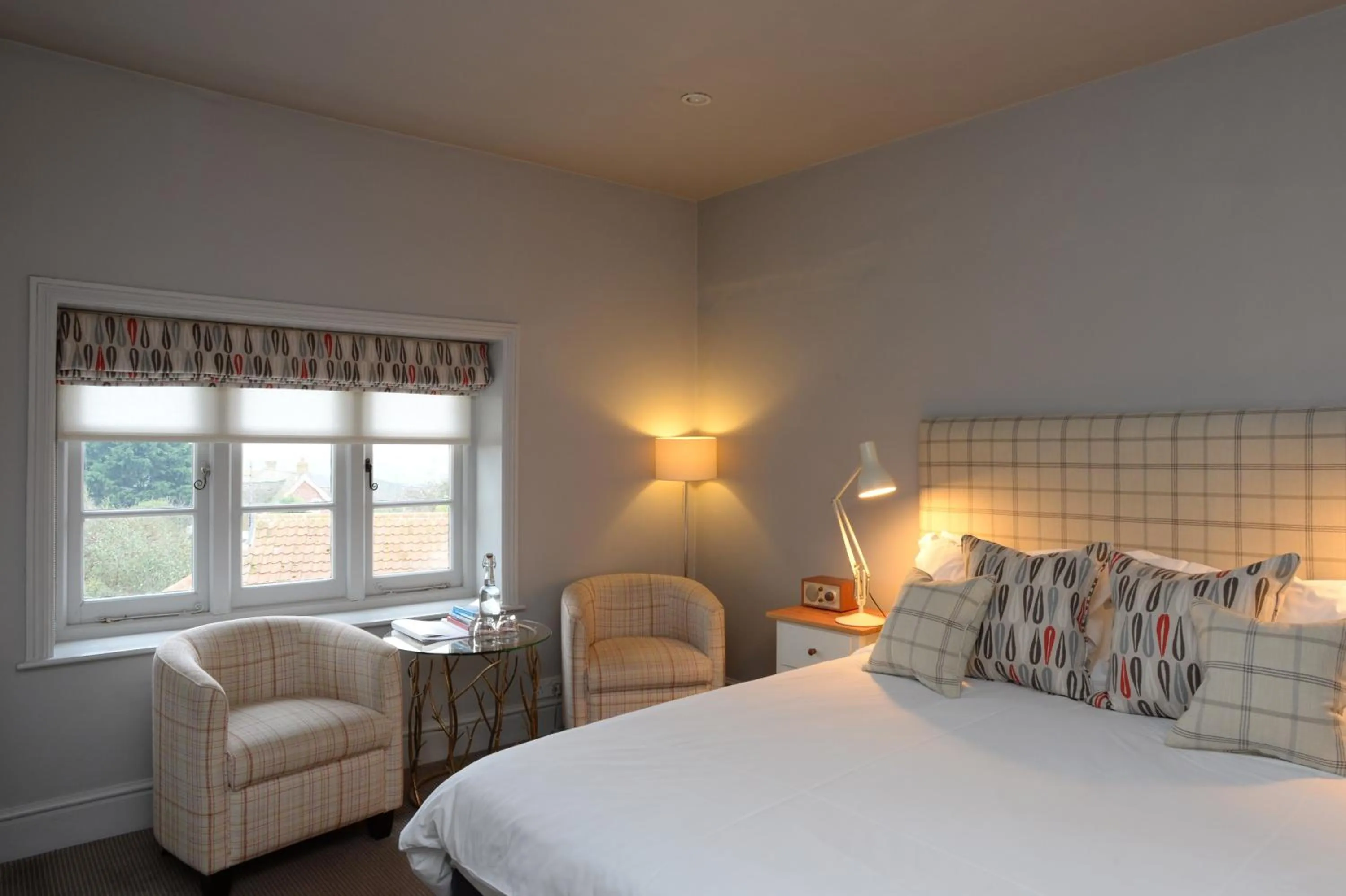 Photo of the whole room, Bed in Crown and Castle