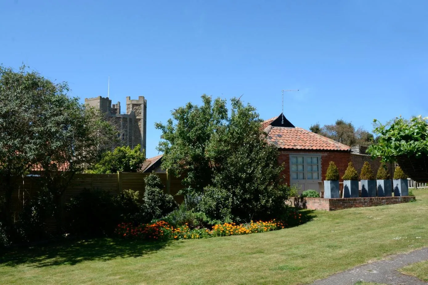 Garden in Crown and Castle