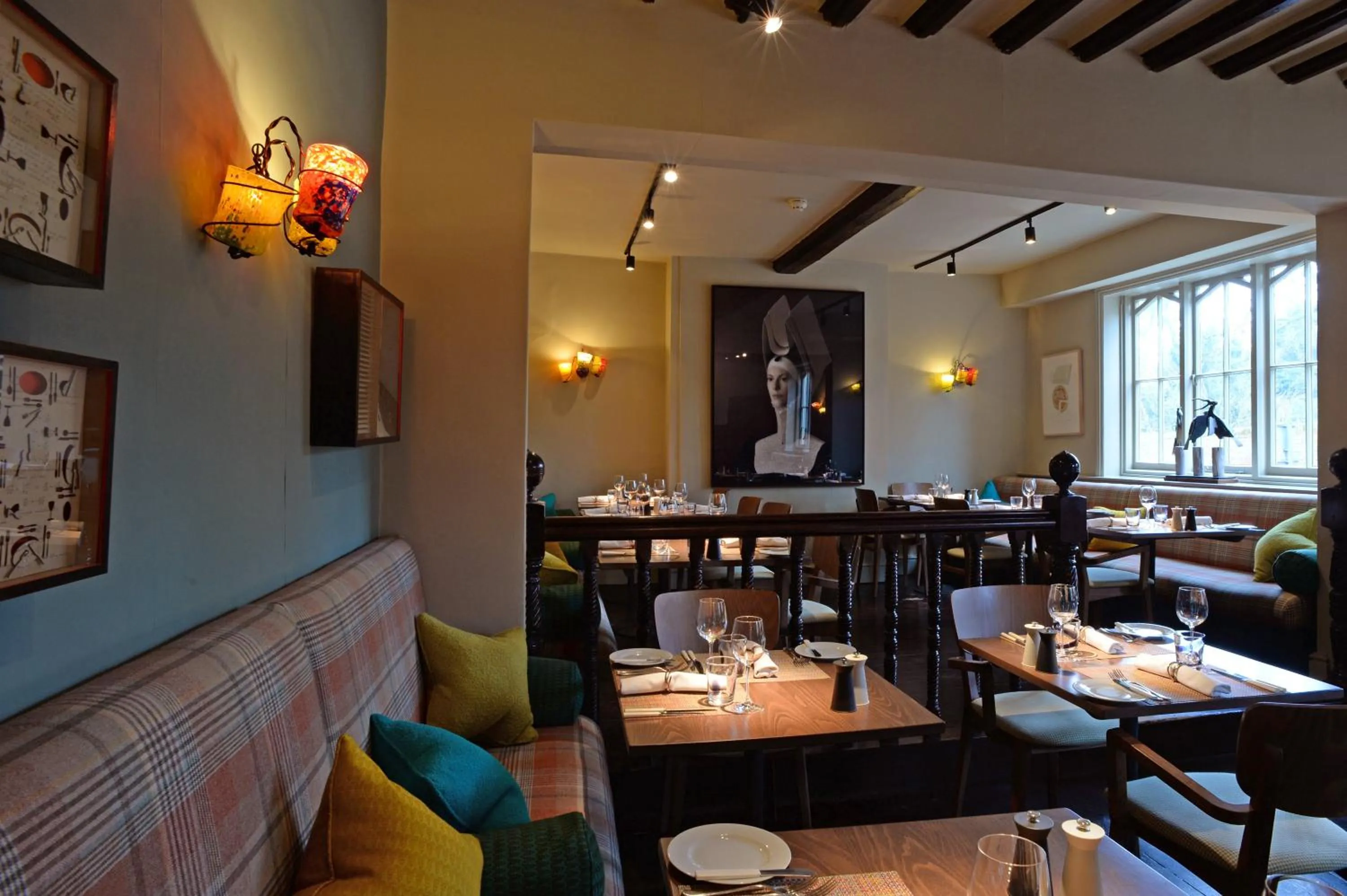 Restaurant/places to eat in Crown and Castle