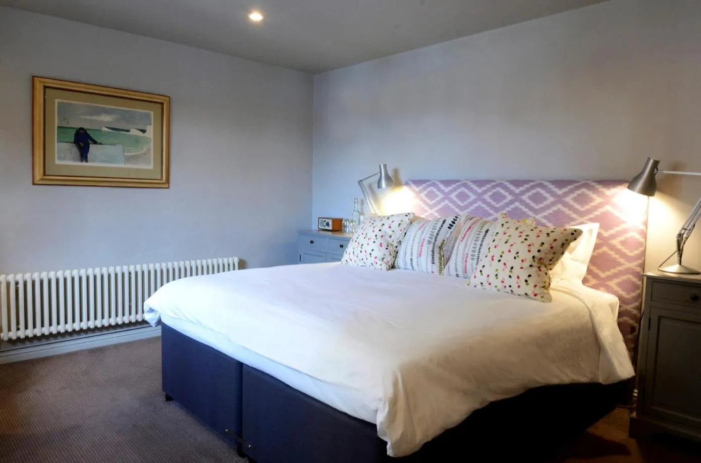 Bed in Crown and Castle