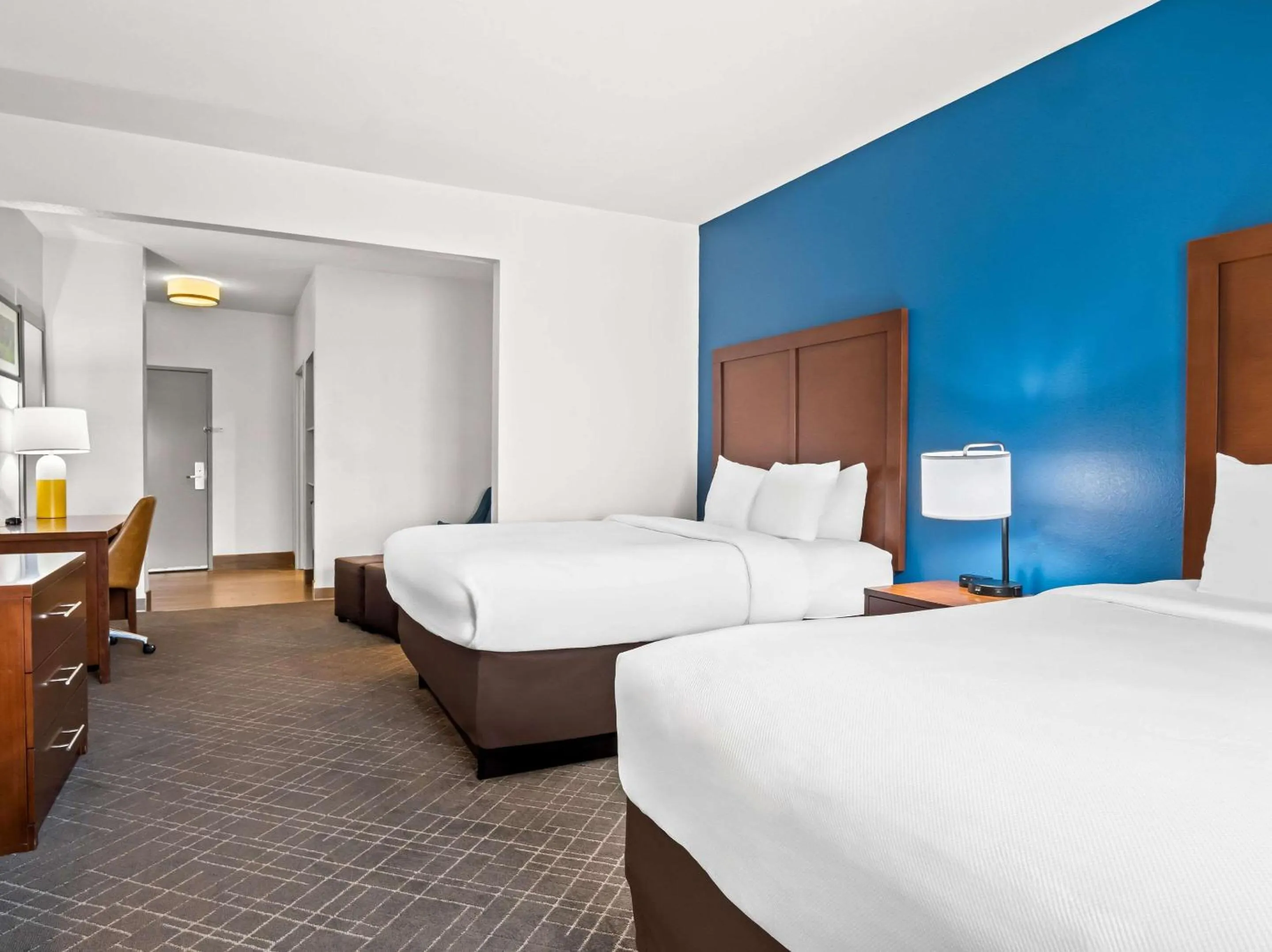 Bedroom, Bed in Comfort Suites Lindale