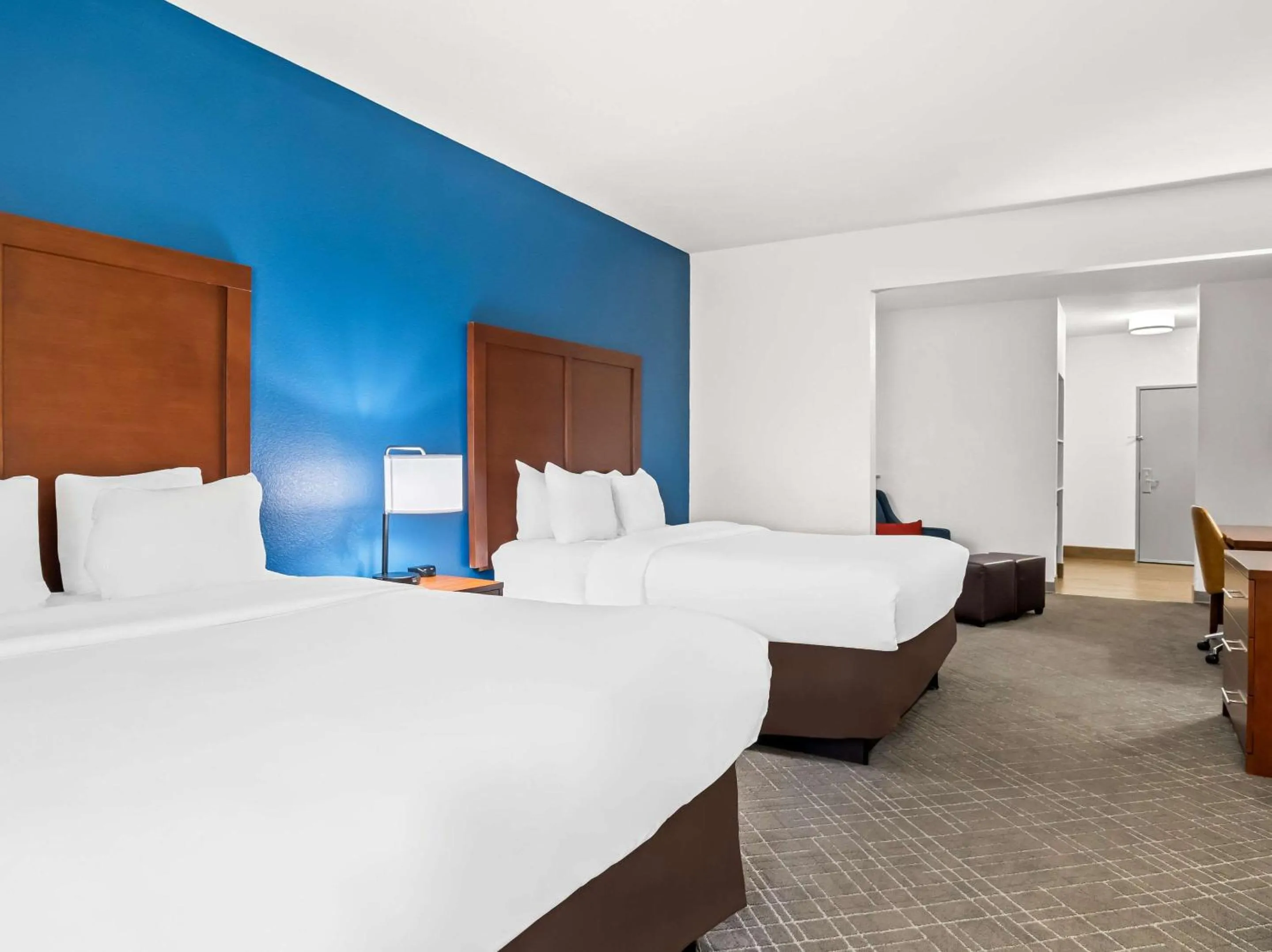 Bedroom, Bed in Comfort Suites Lindale