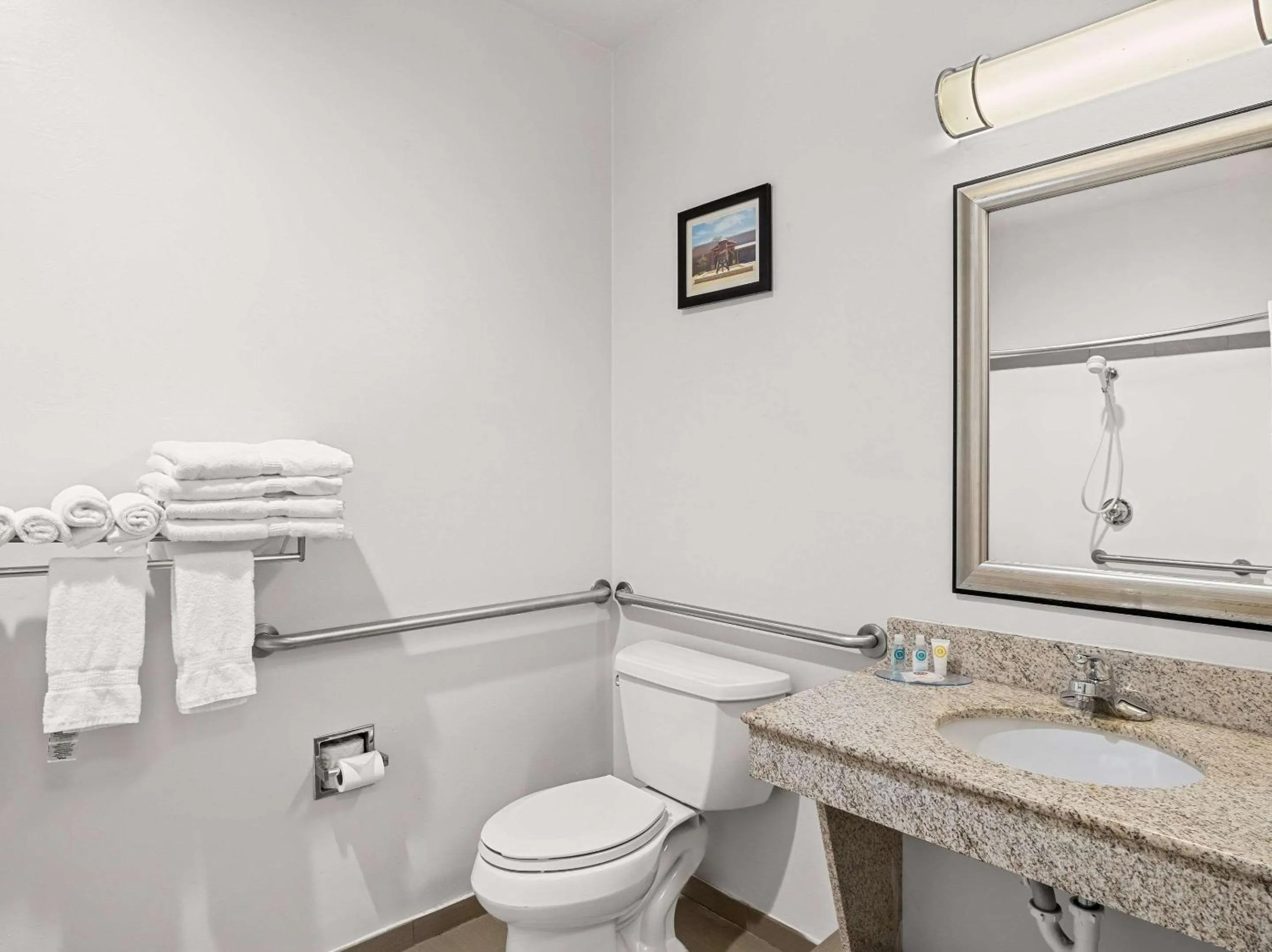 Bedroom in Comfort Suites Lindale