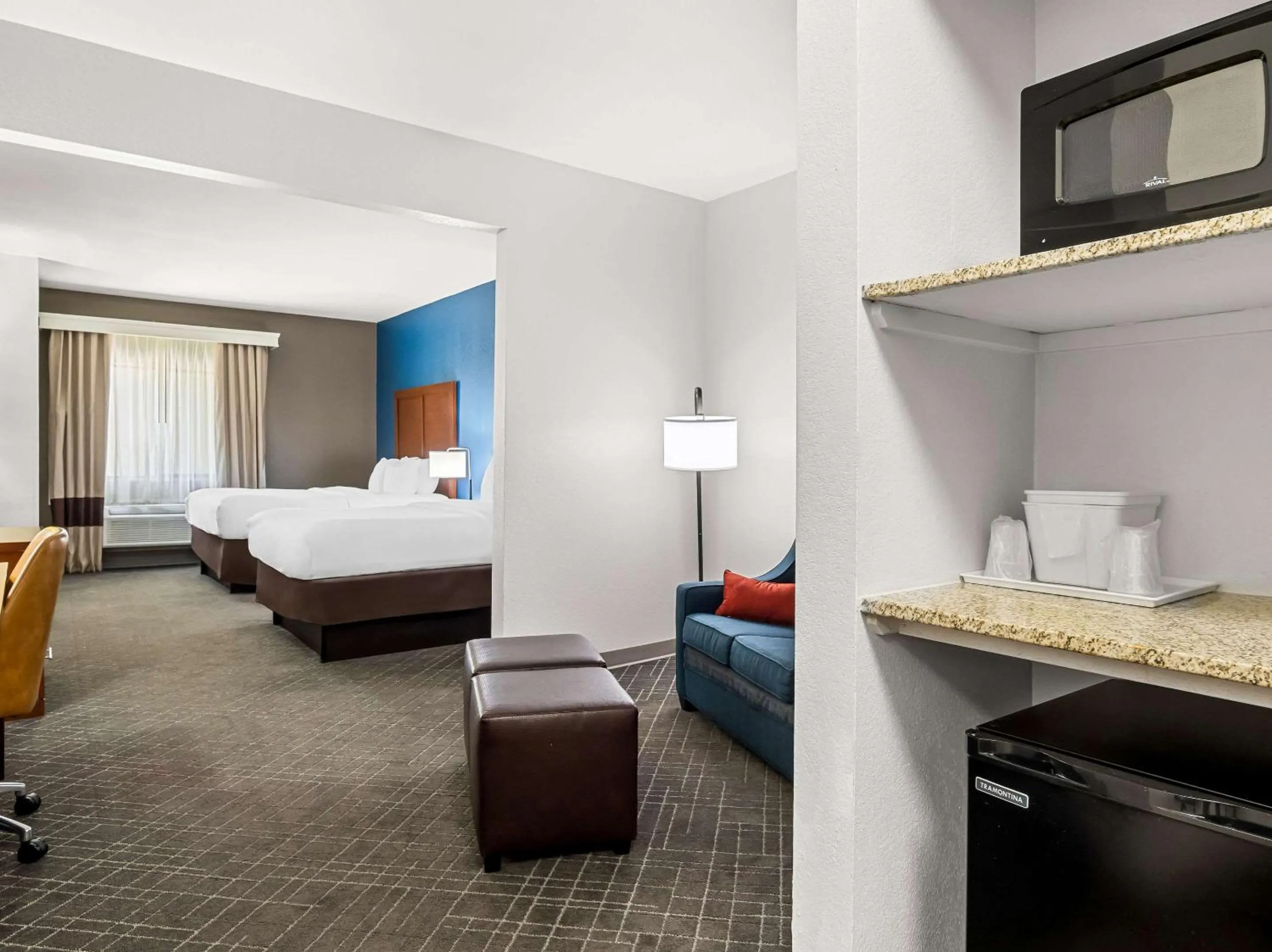 Bedroom, Bed in Comfort Suites Lindale