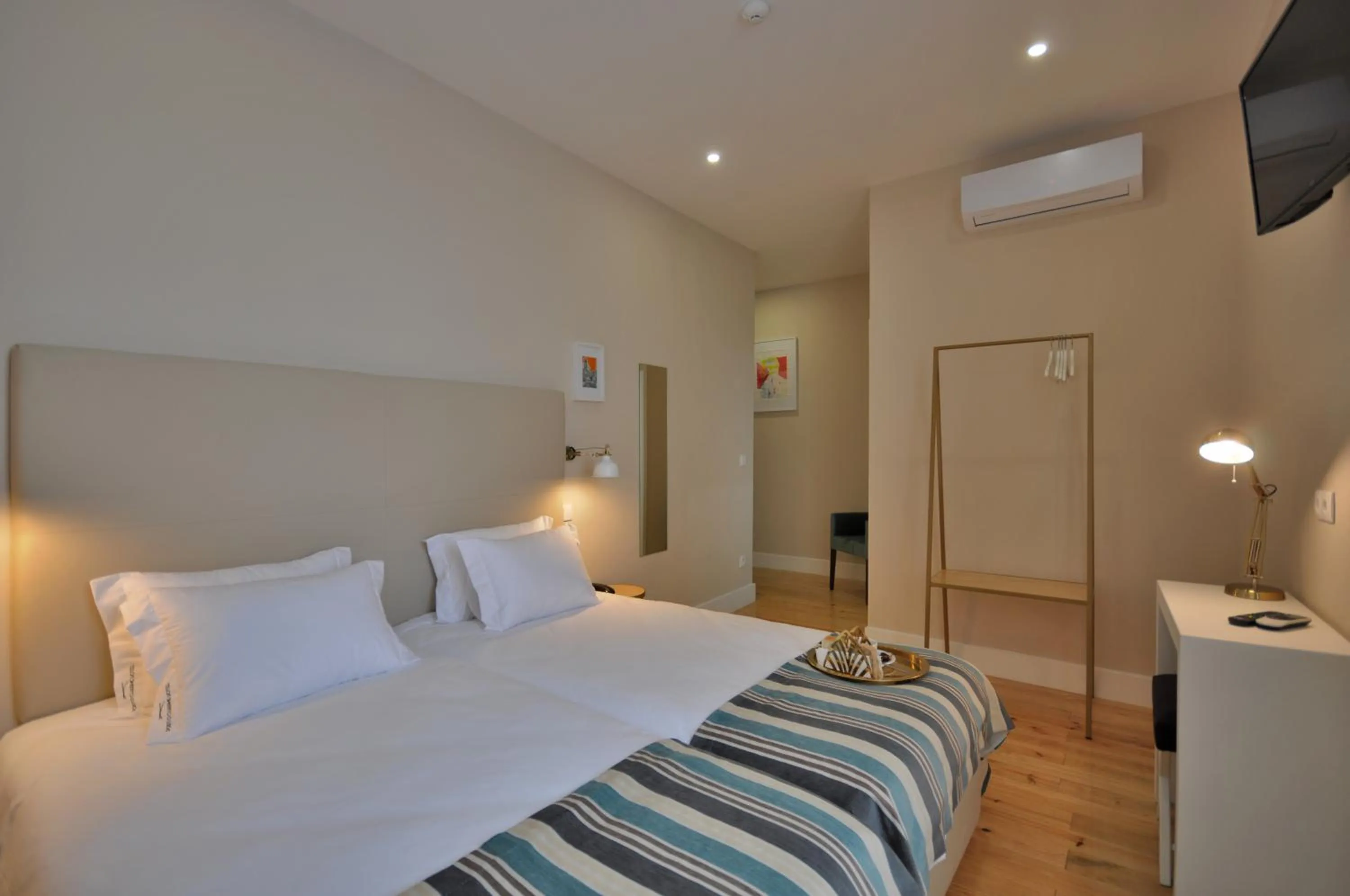 Bedroom, Bed in Porto Charming Hotel