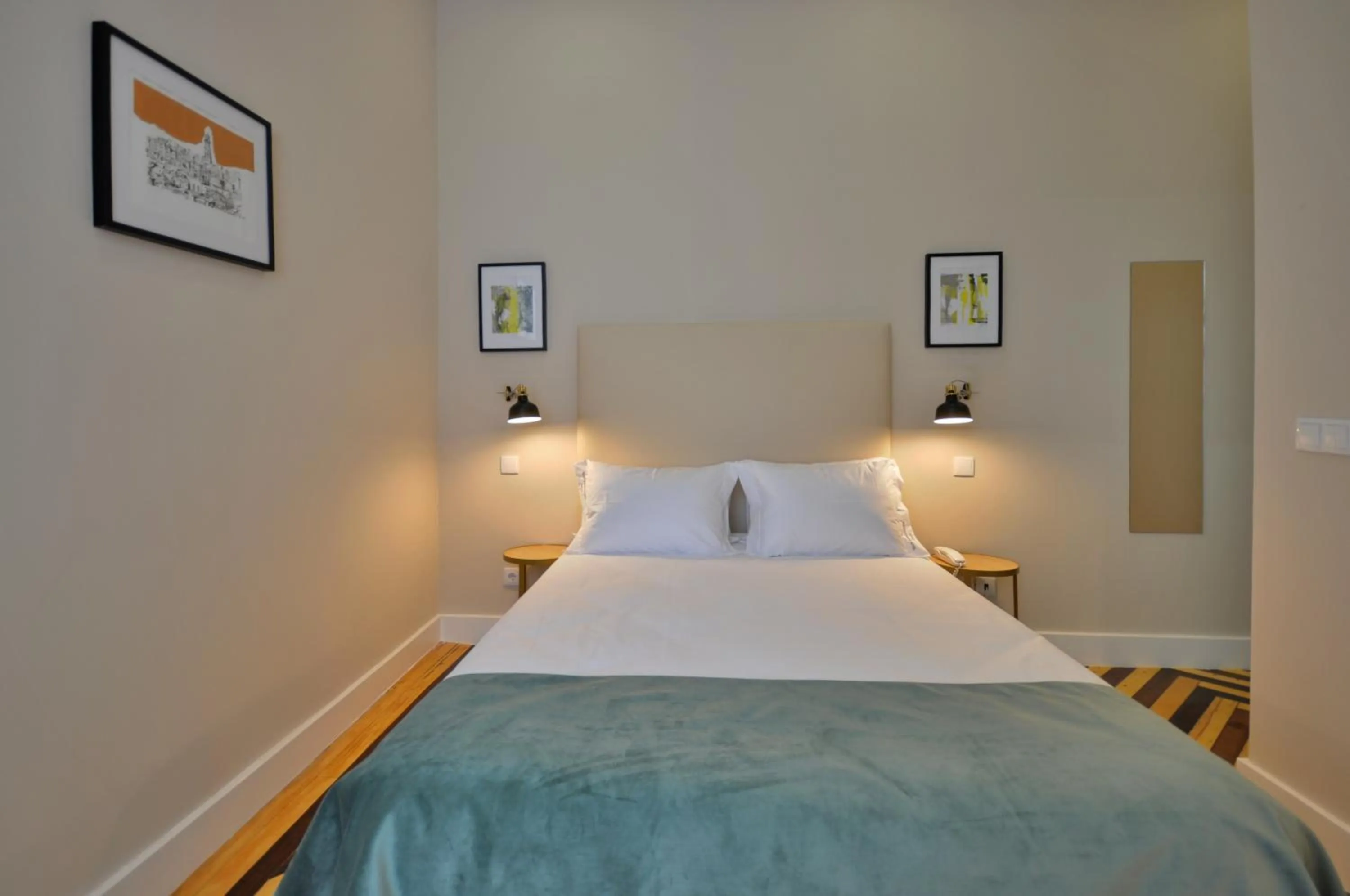 Bedroom, Bed in Porto Charming Hotel