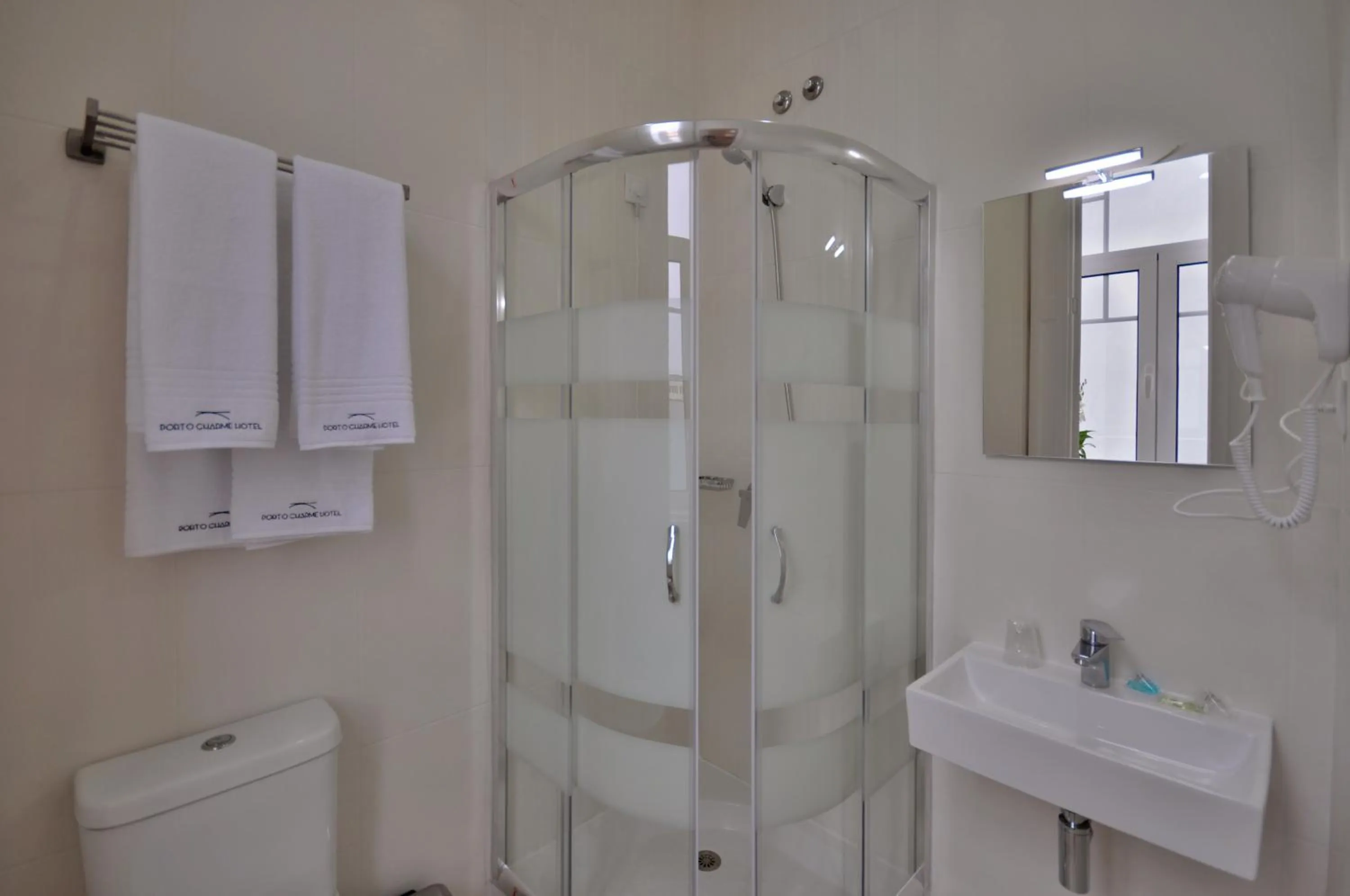 Bathroom in Porto Charming Hotel