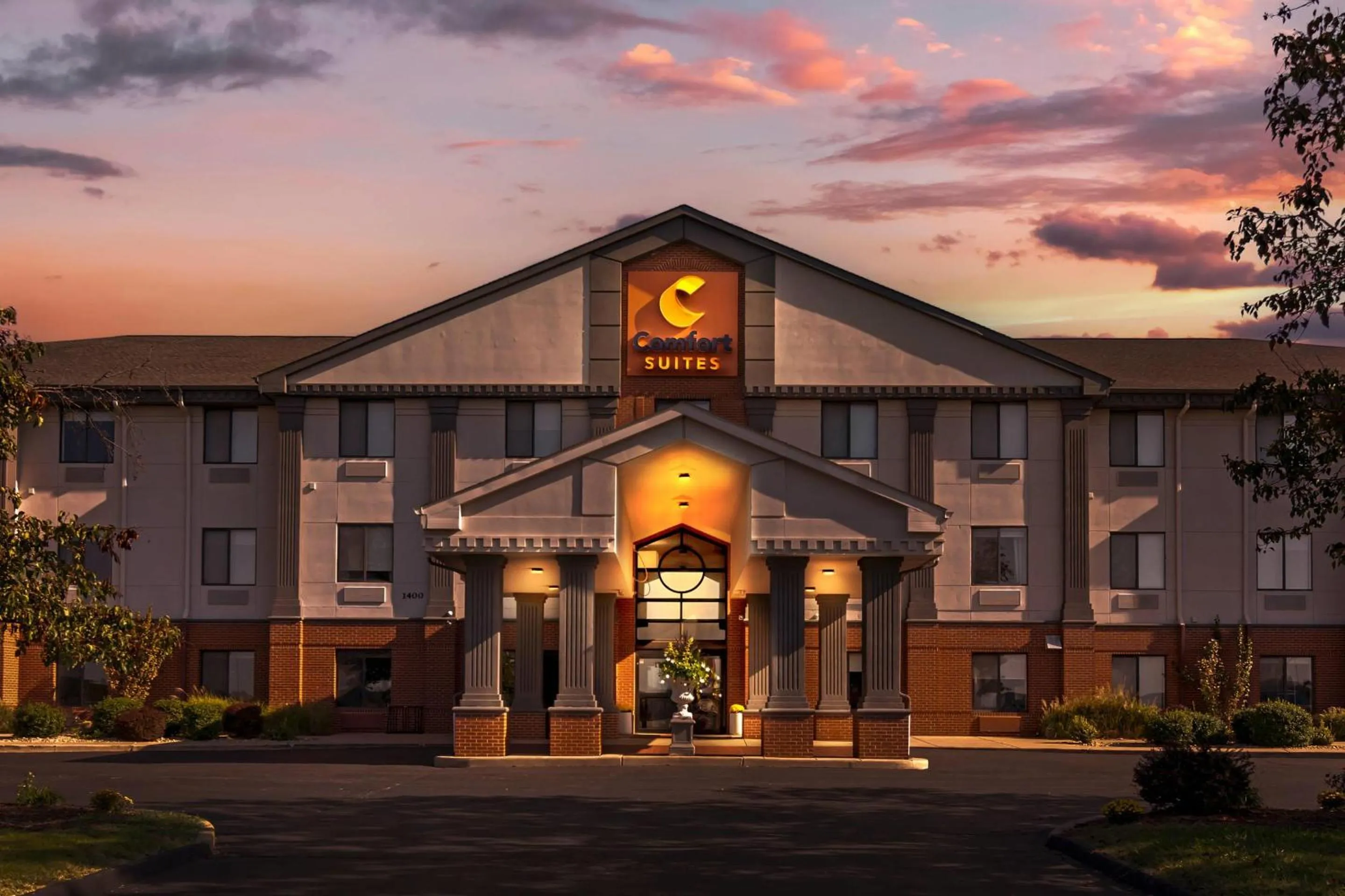 Property building in Comfort Suites St Charles-St Louis