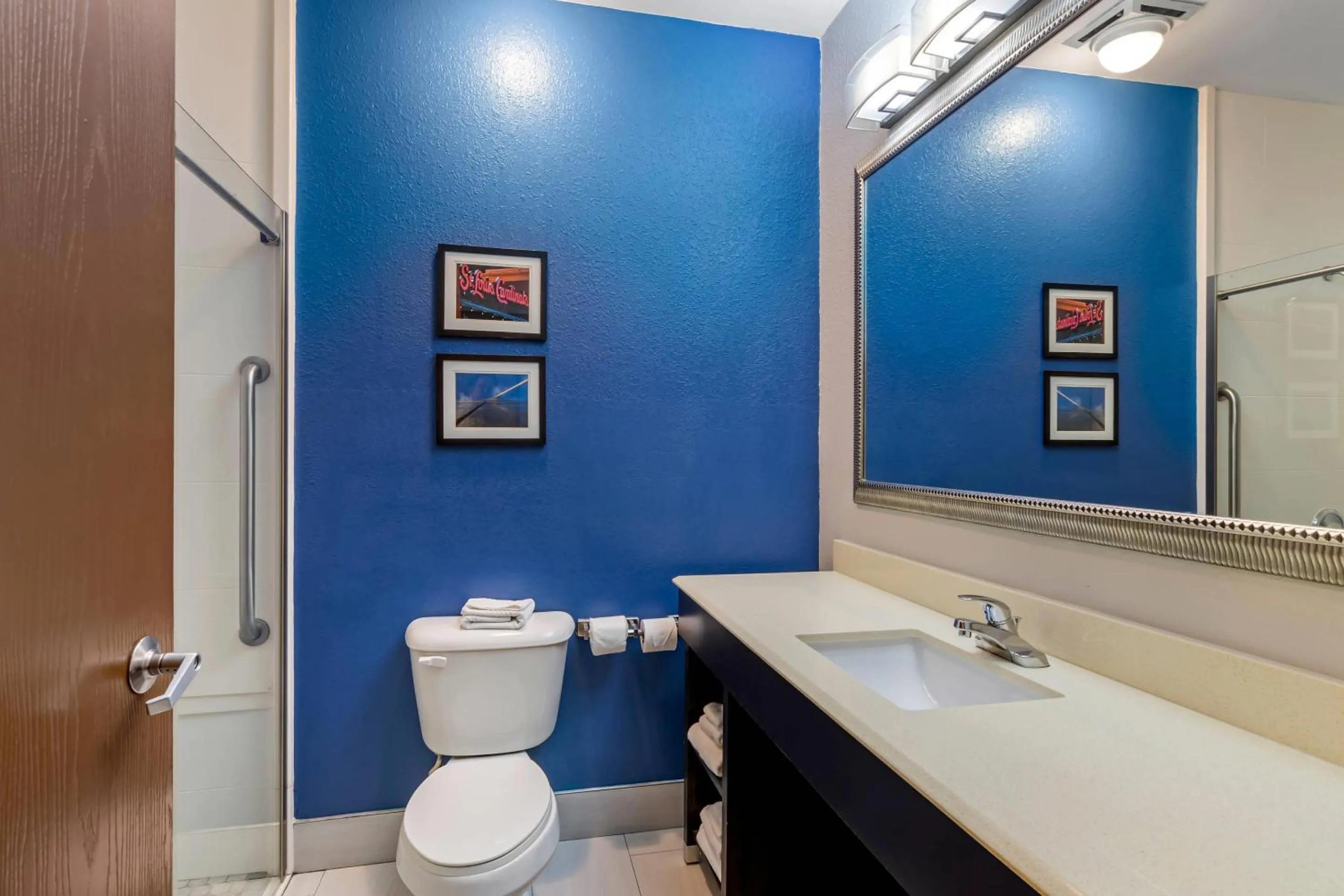 Bedroom in Comfort Suites St Charles-St Louis