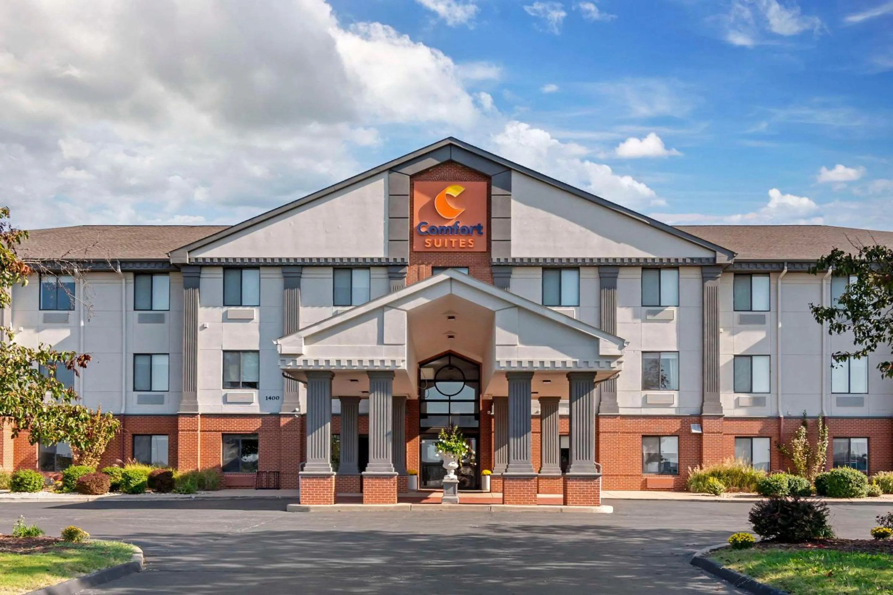 Property building in Comfort Suites St Charles-St Louis