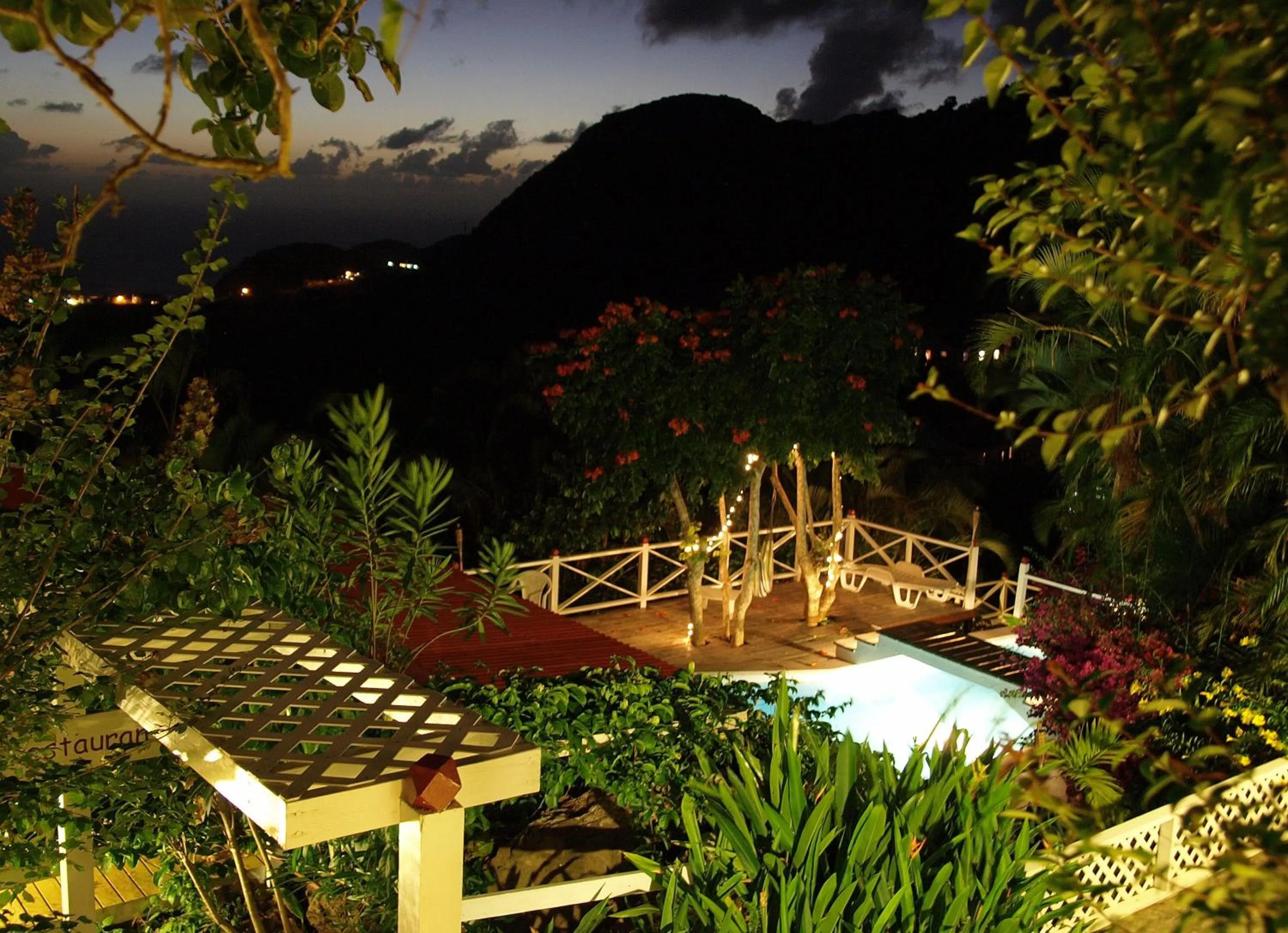 Night in El Momo Cottages