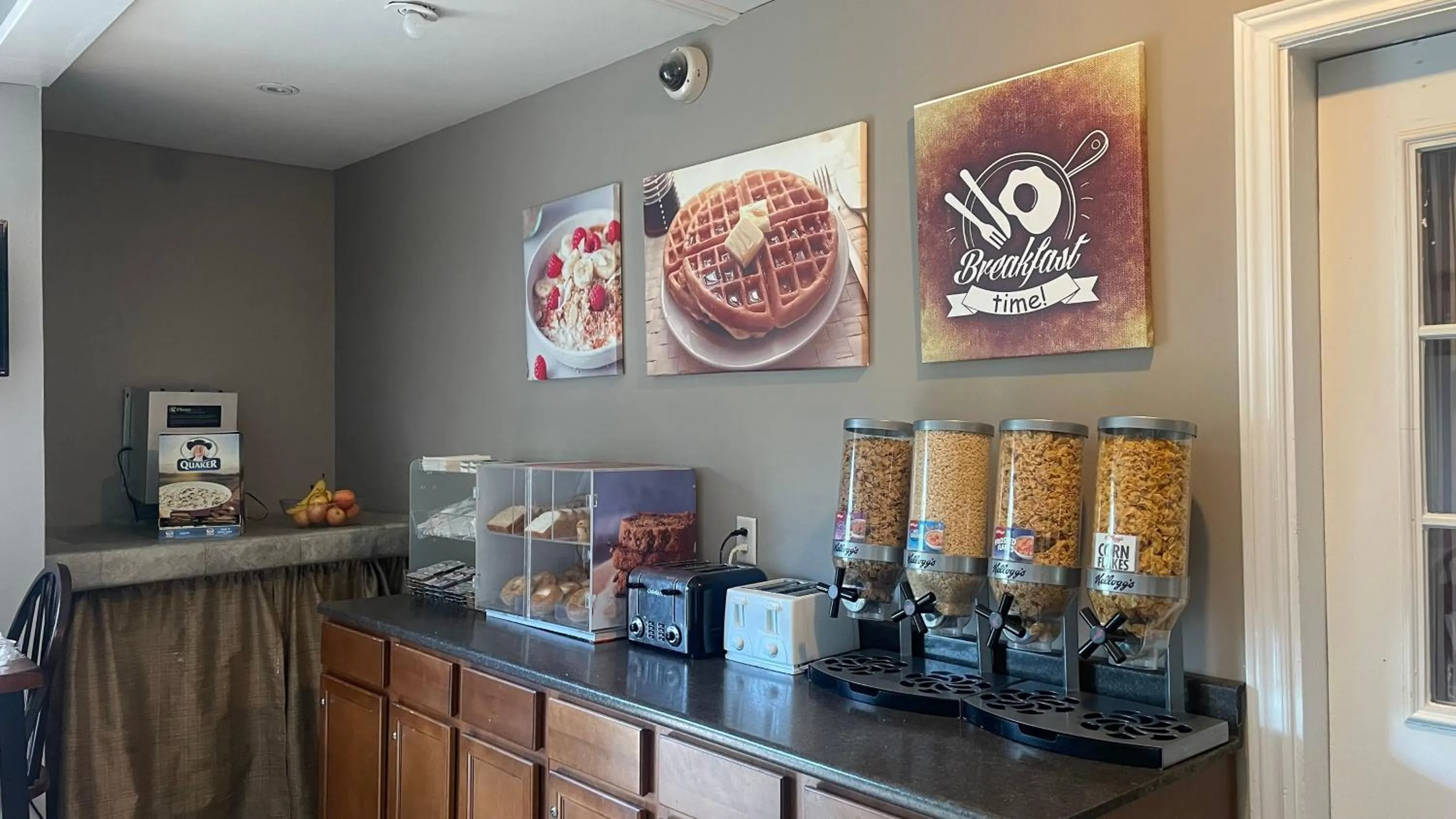 Continental breakfast in Lincoln Inn Fredericton