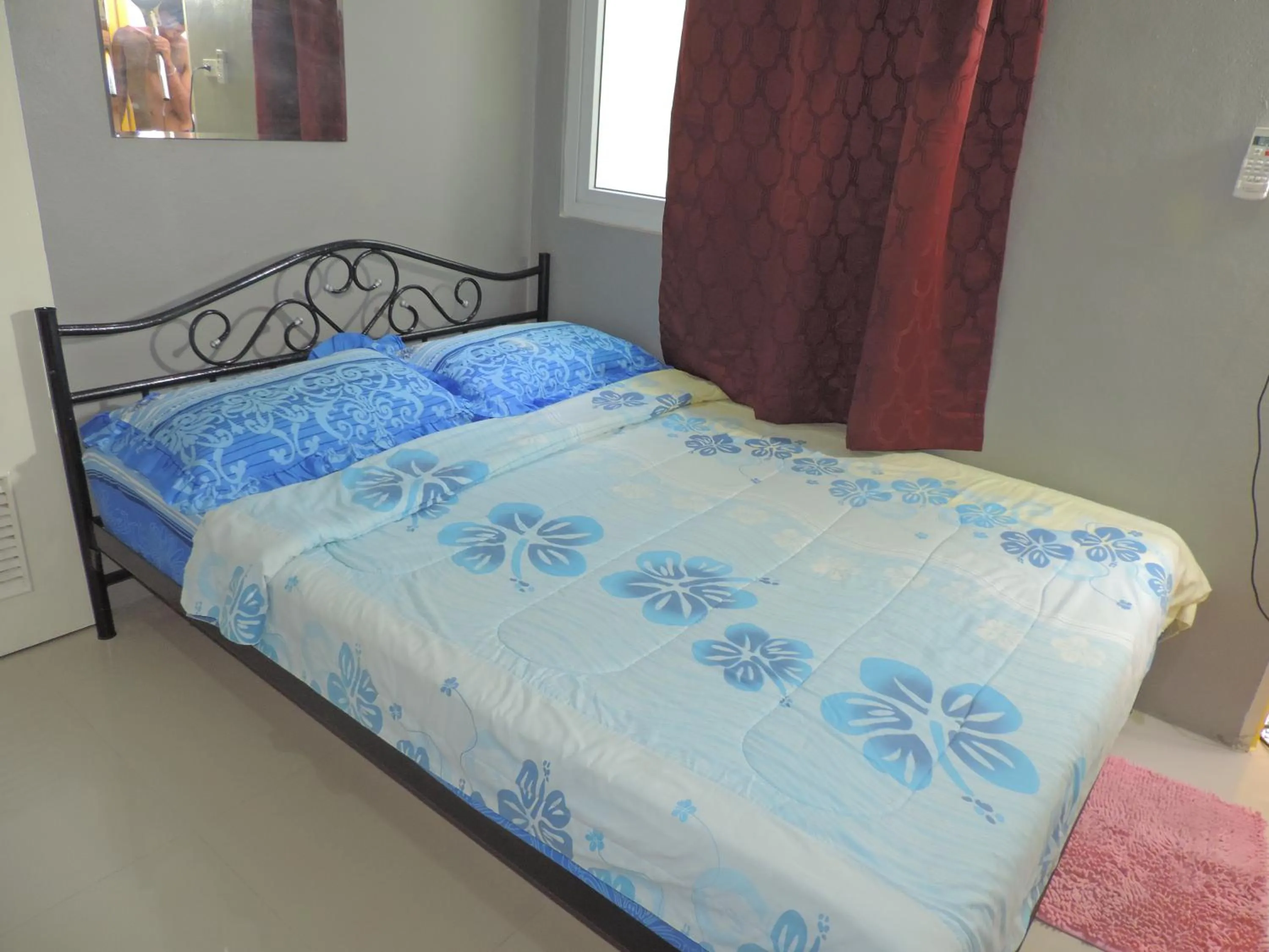 Photo of the whole room, Bed in Blue Paradise Residence