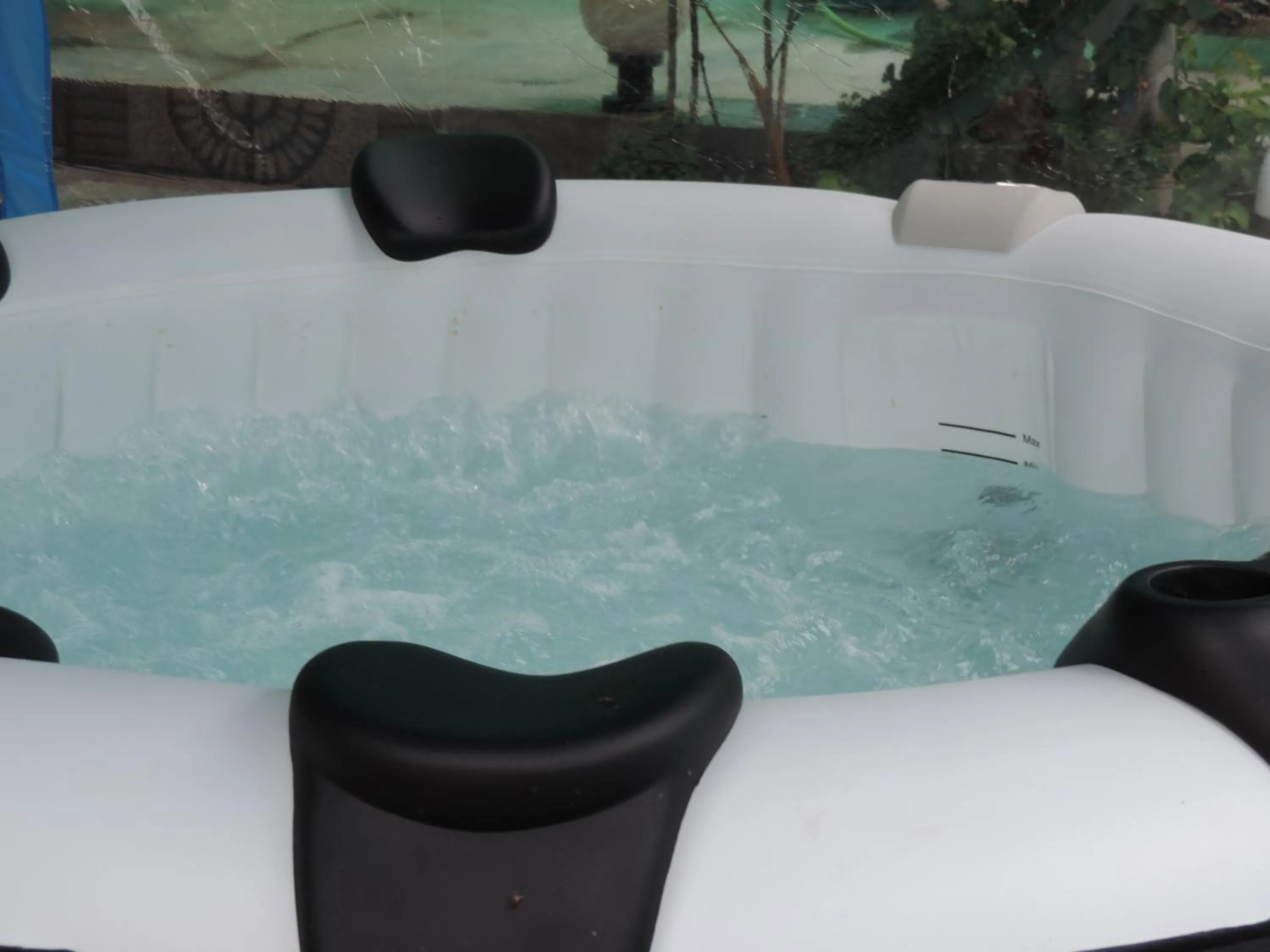 Hot Tub in Blue Paradise Residence