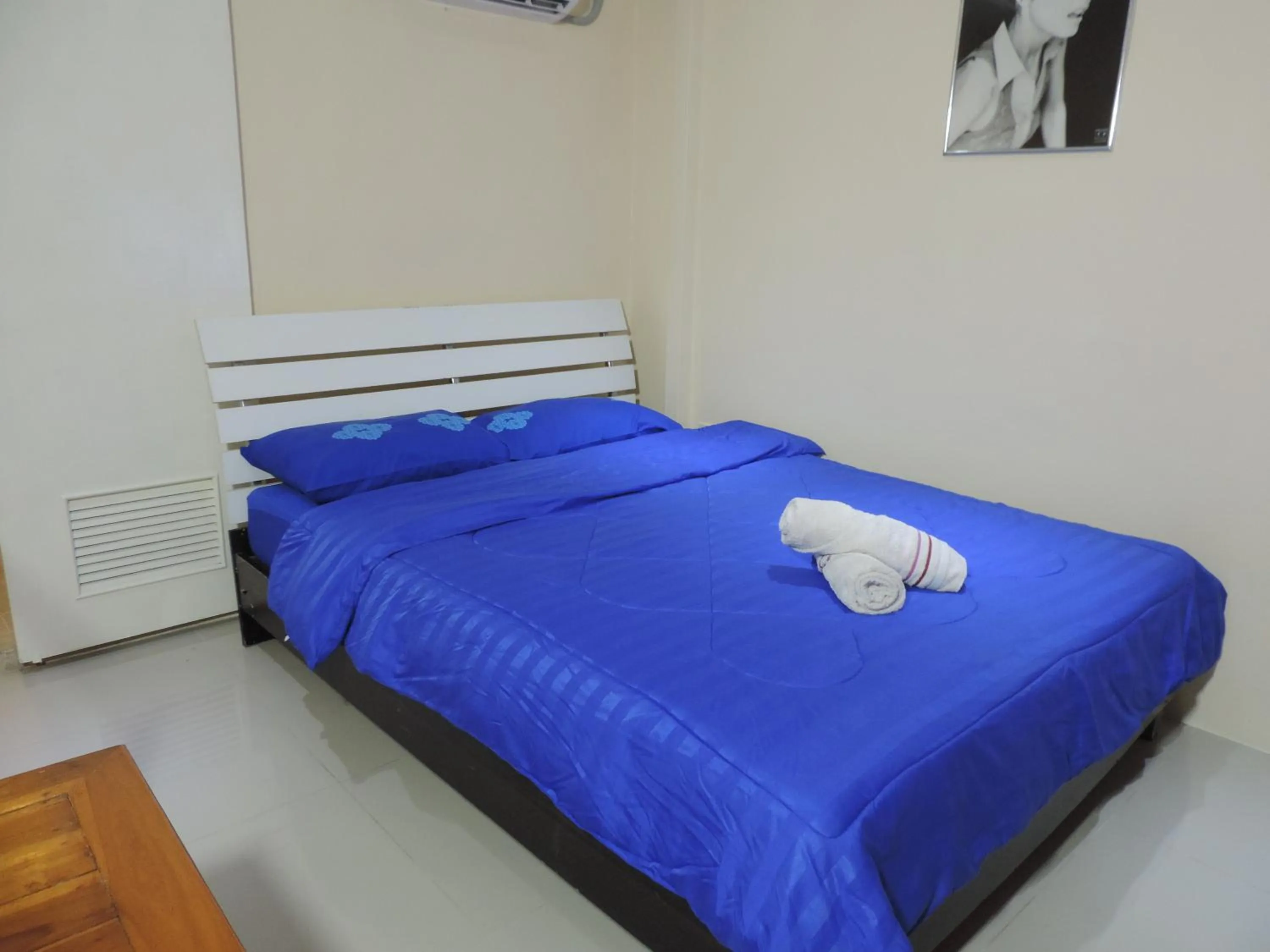Photo of the whole room, Bed in Blue Paradise Residence
