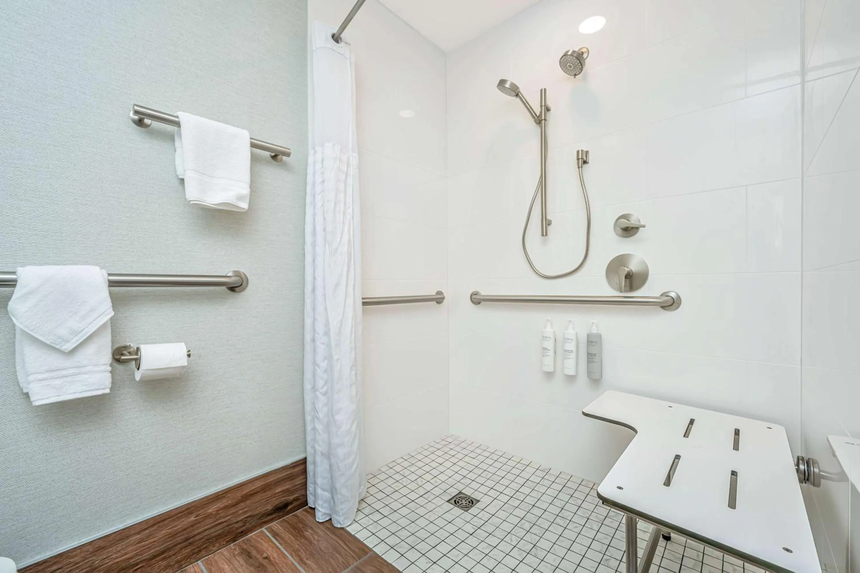 Bathroom in Hilton Garden Inn Charleston Airport