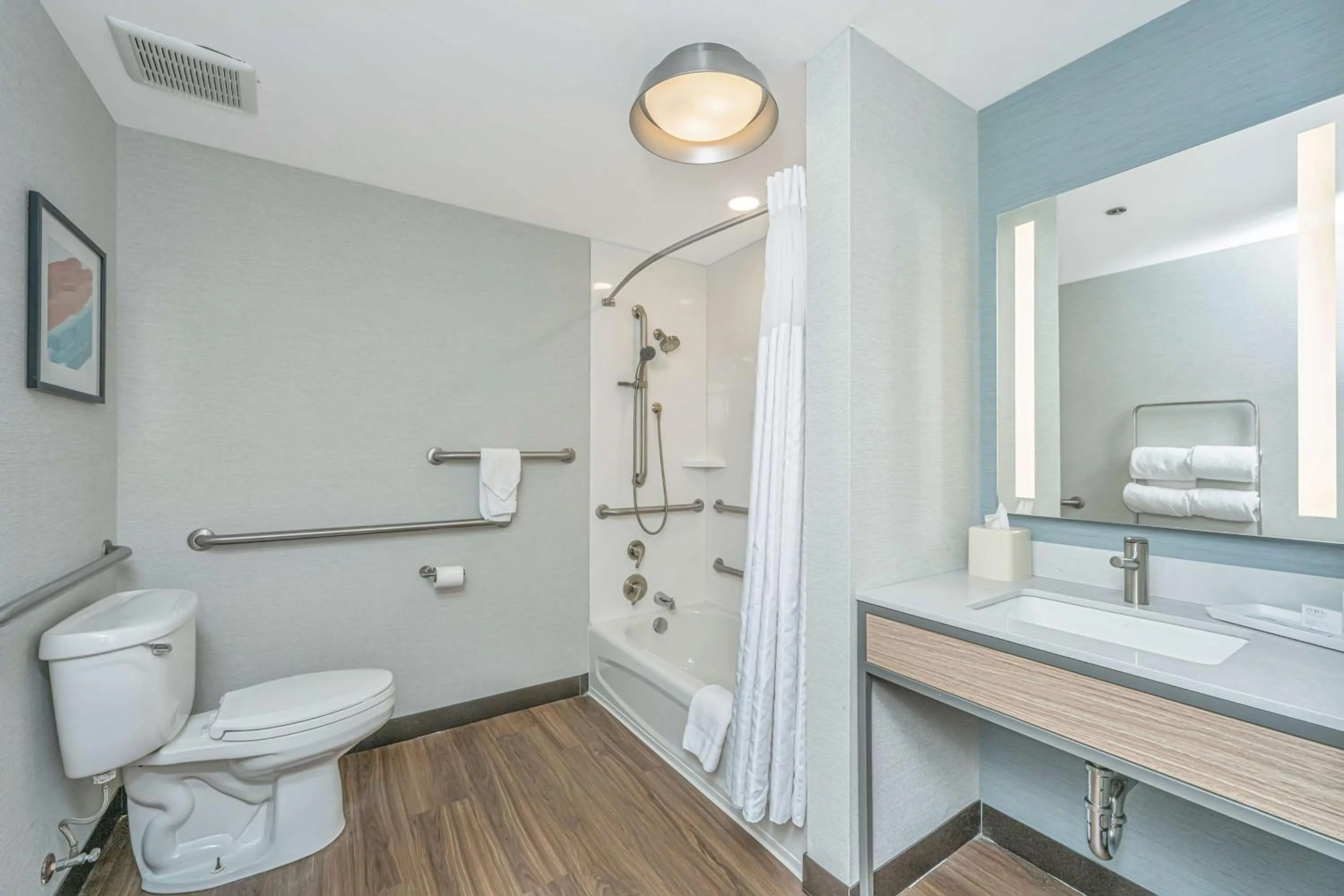 Bathroom in Hilton Garden Inn Charleston Airport