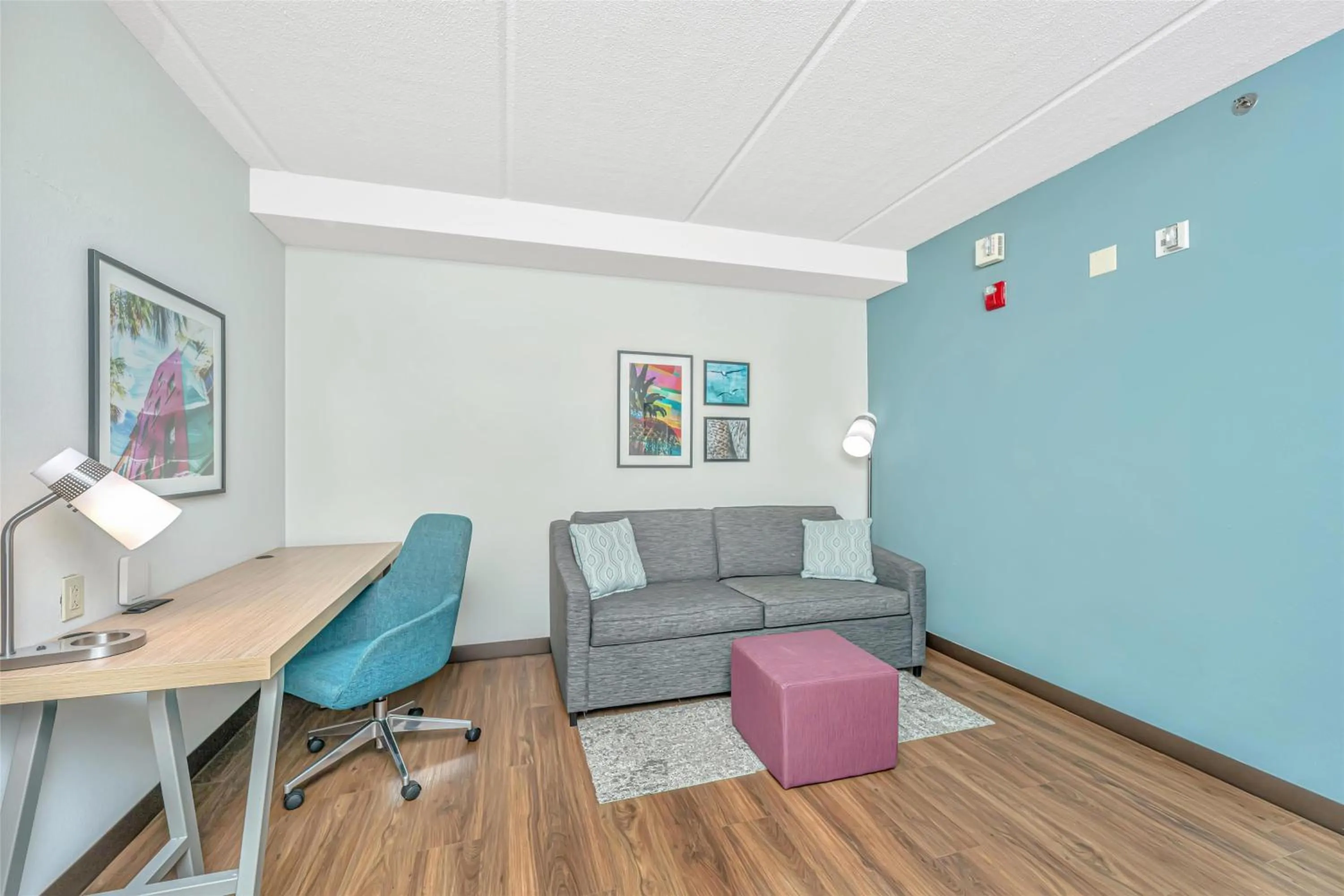 Living room in Hilton Garden Inn Charleston Airport