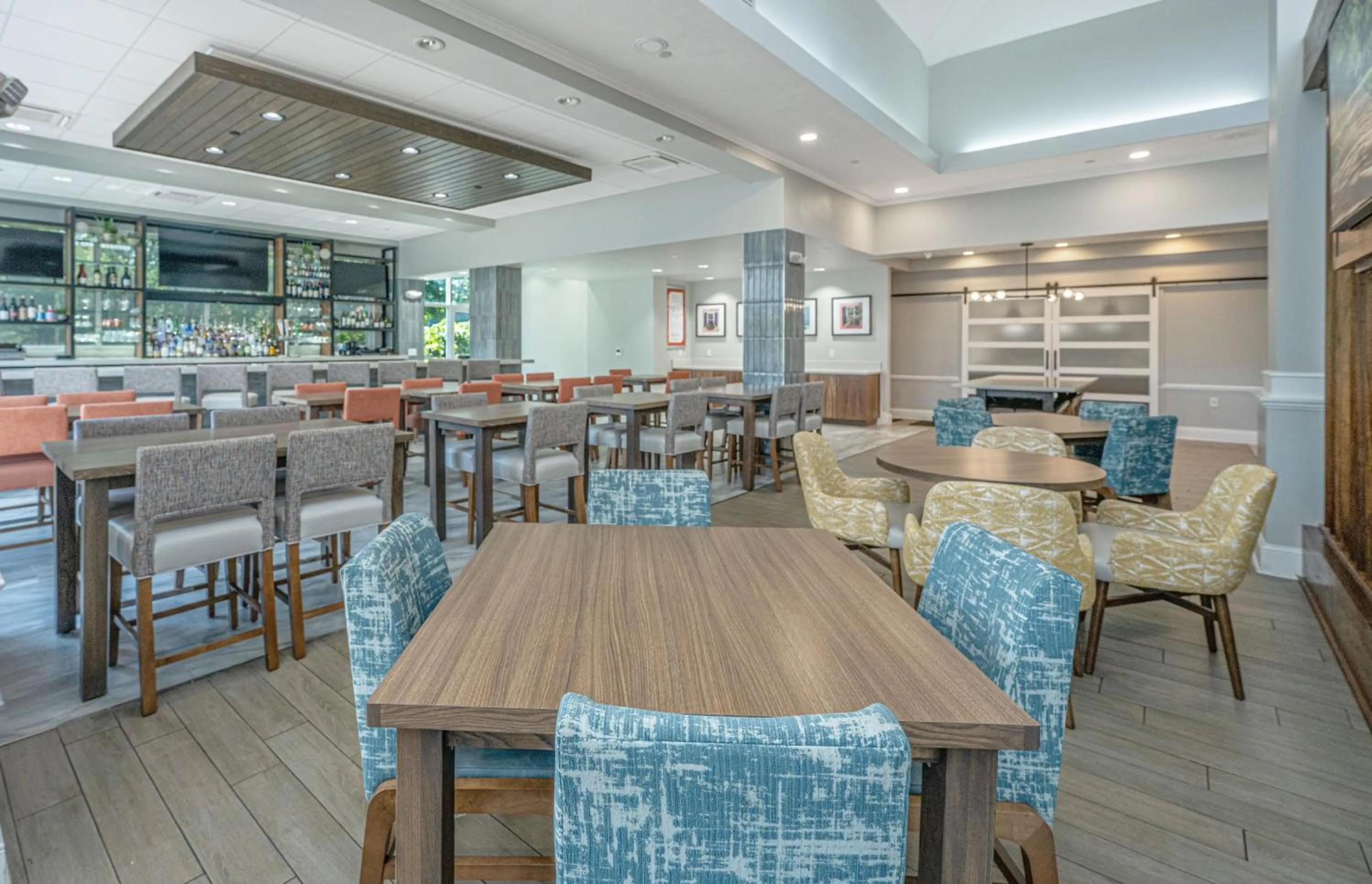 Restaurant/places to eat in Hilton Garden Inn Charleston Airport
