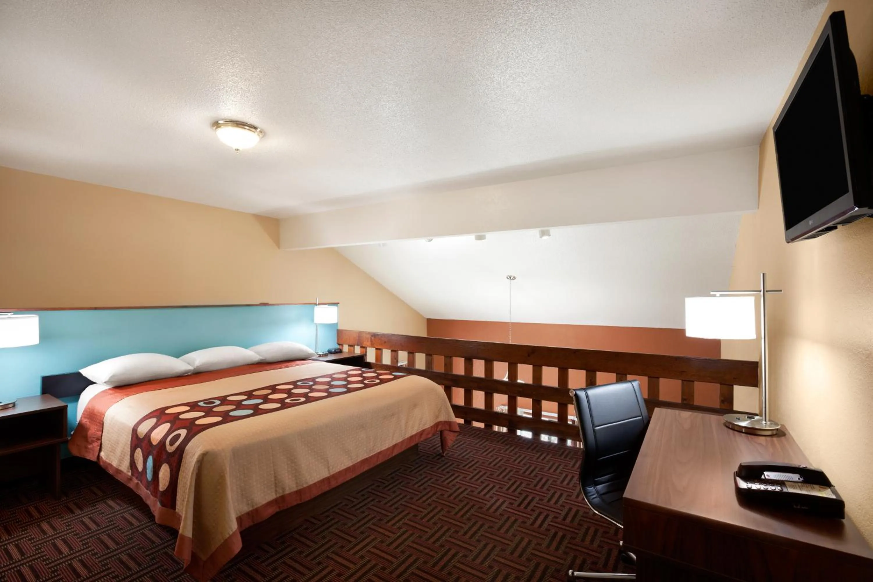 Bedroom, Bed in Super 8 by Wyndham Salem