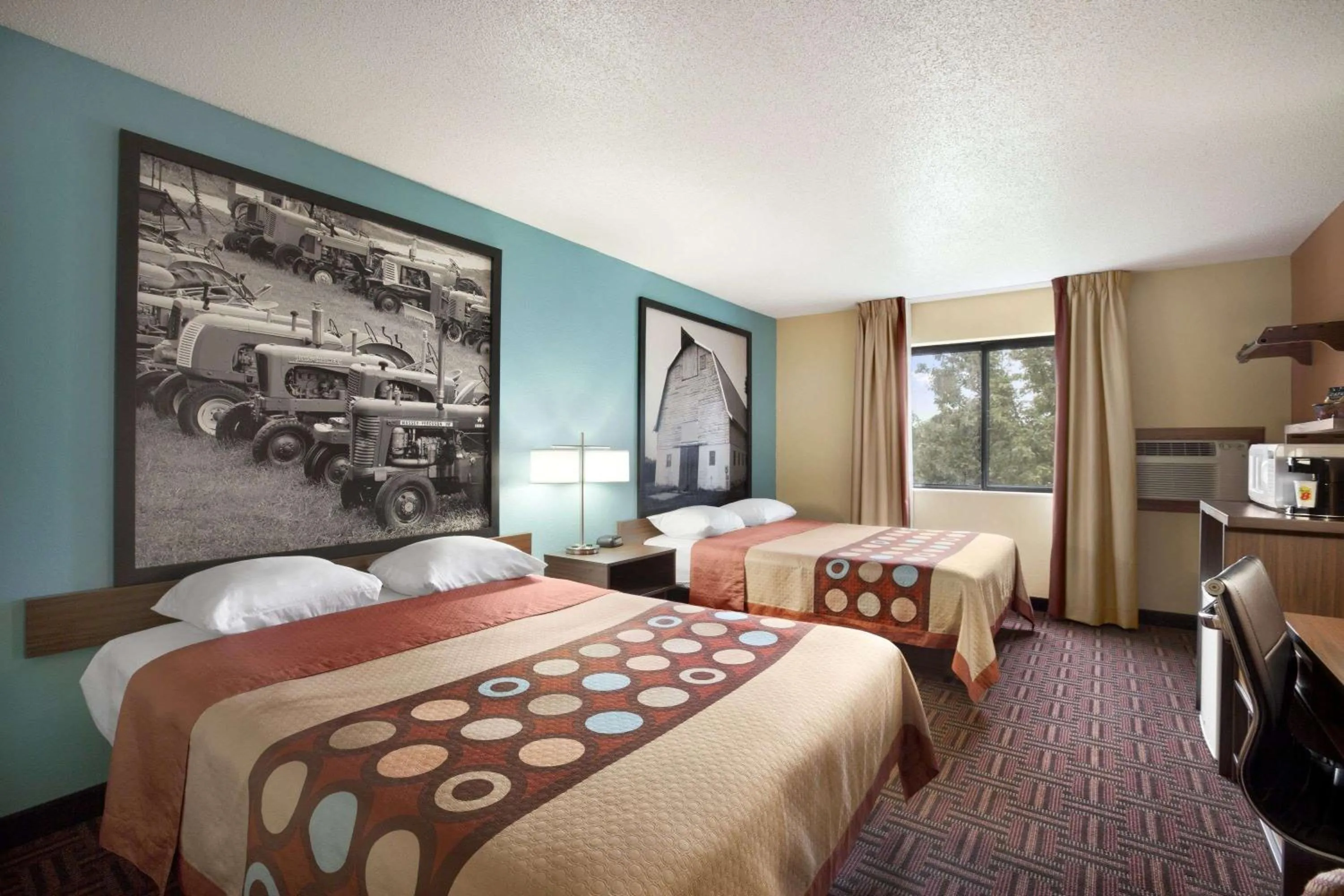 Photo of the whole room, Bed in Super 8 by Wyndham Salem