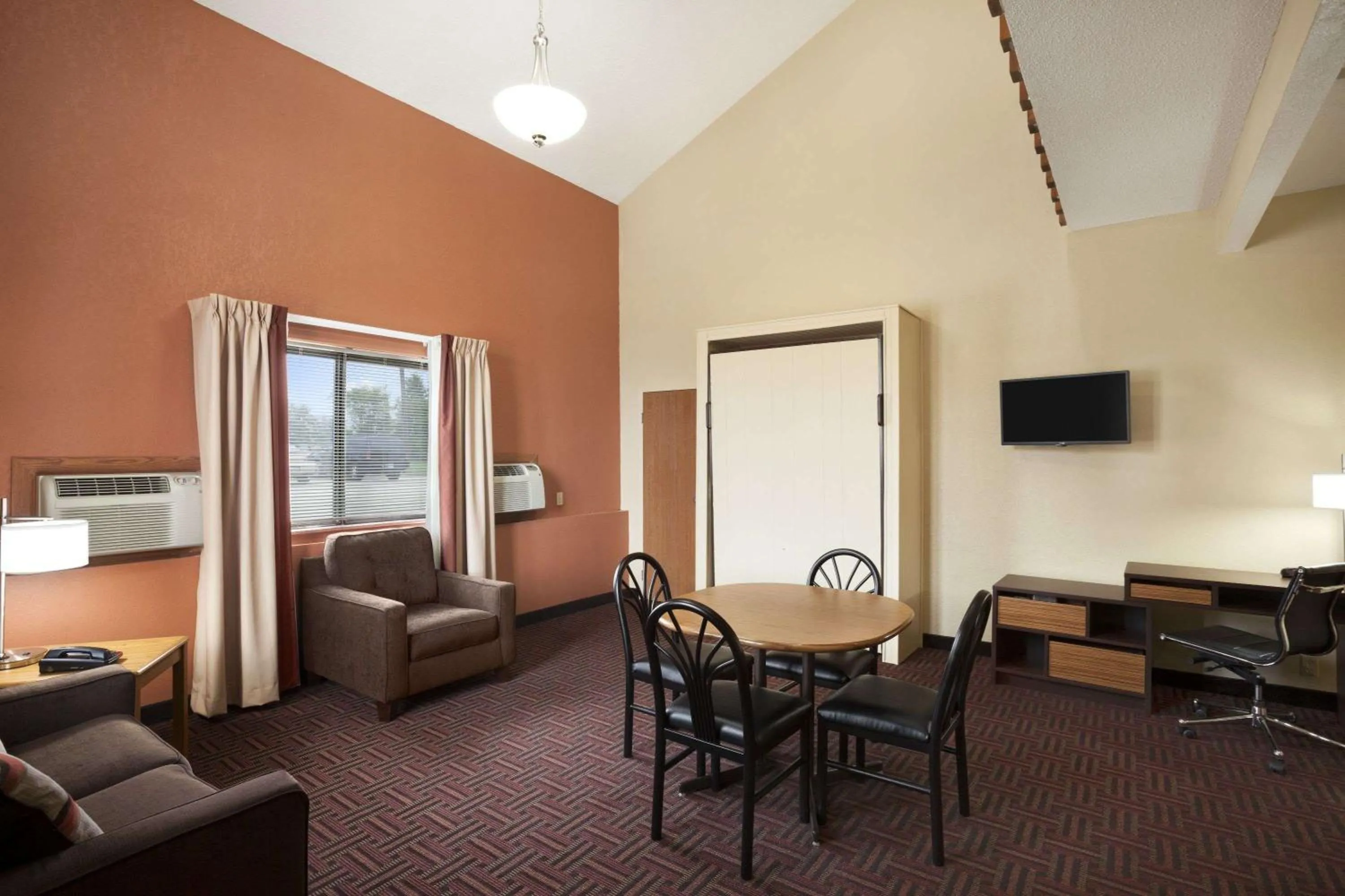 Photo of the whole room in Super 8 by Wyndham Salem